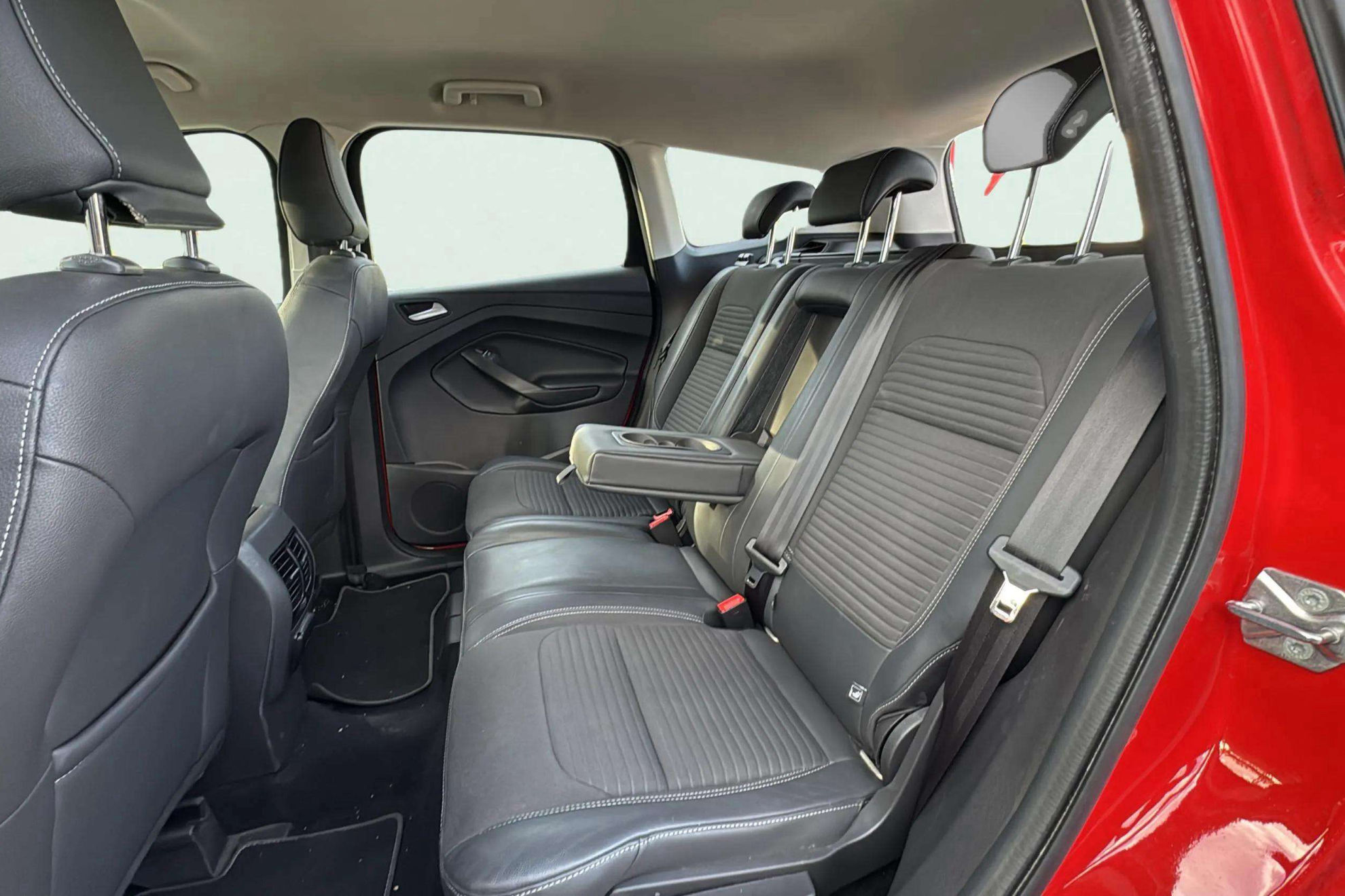 Ford Kuga 1.5 TDCi 4x2 Titanium - foto 15