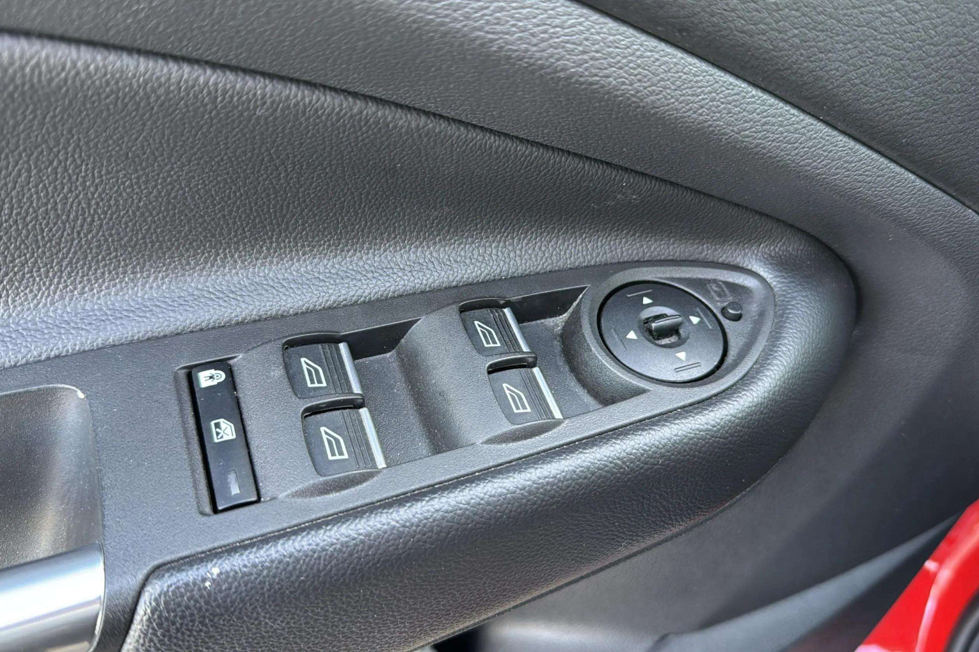 Ford Kuga 1.5 TDCi 4x2 Titanium - foto 22