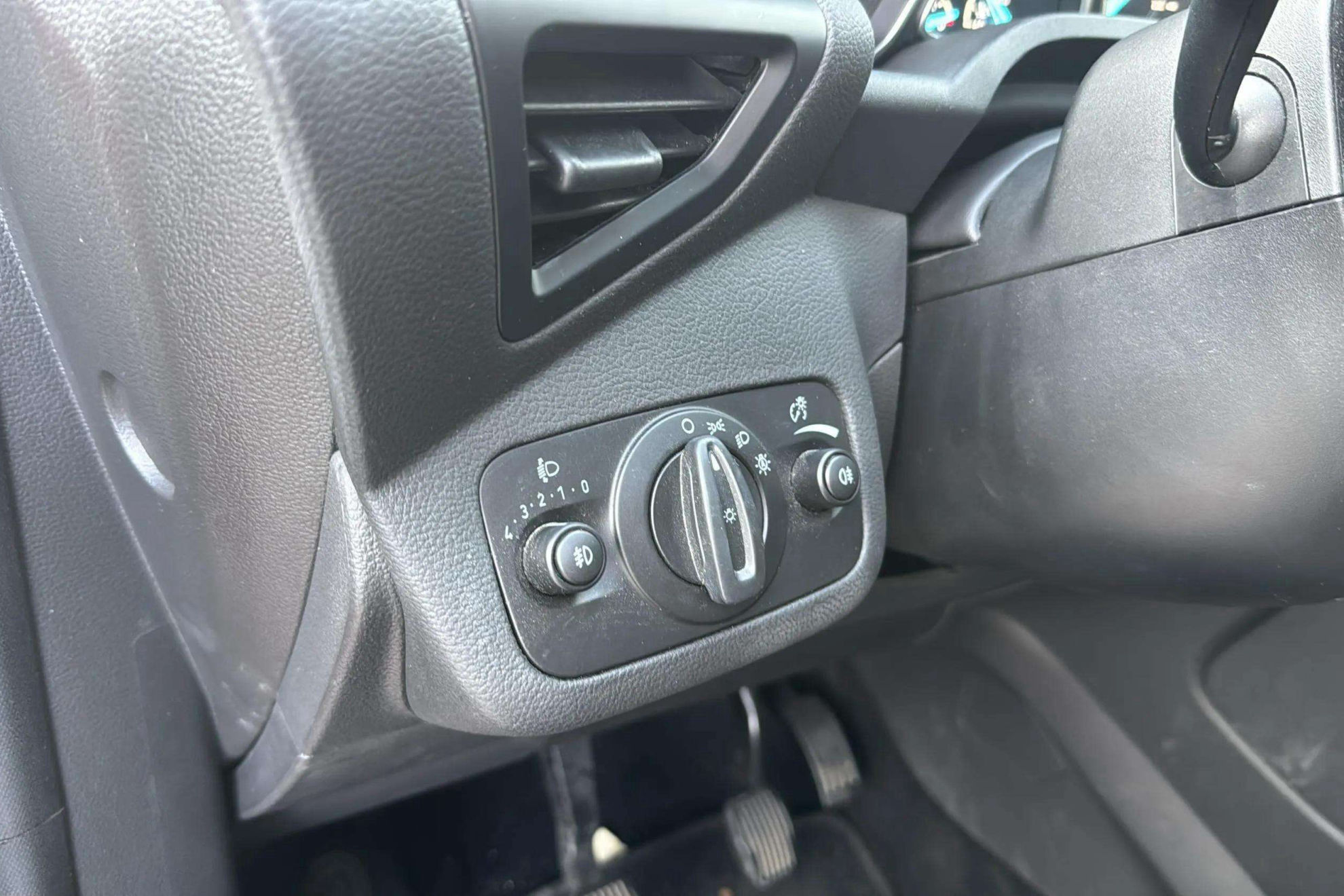 Ford Kuga 1.5 TDCi 4x2 Titanium - foto 23
