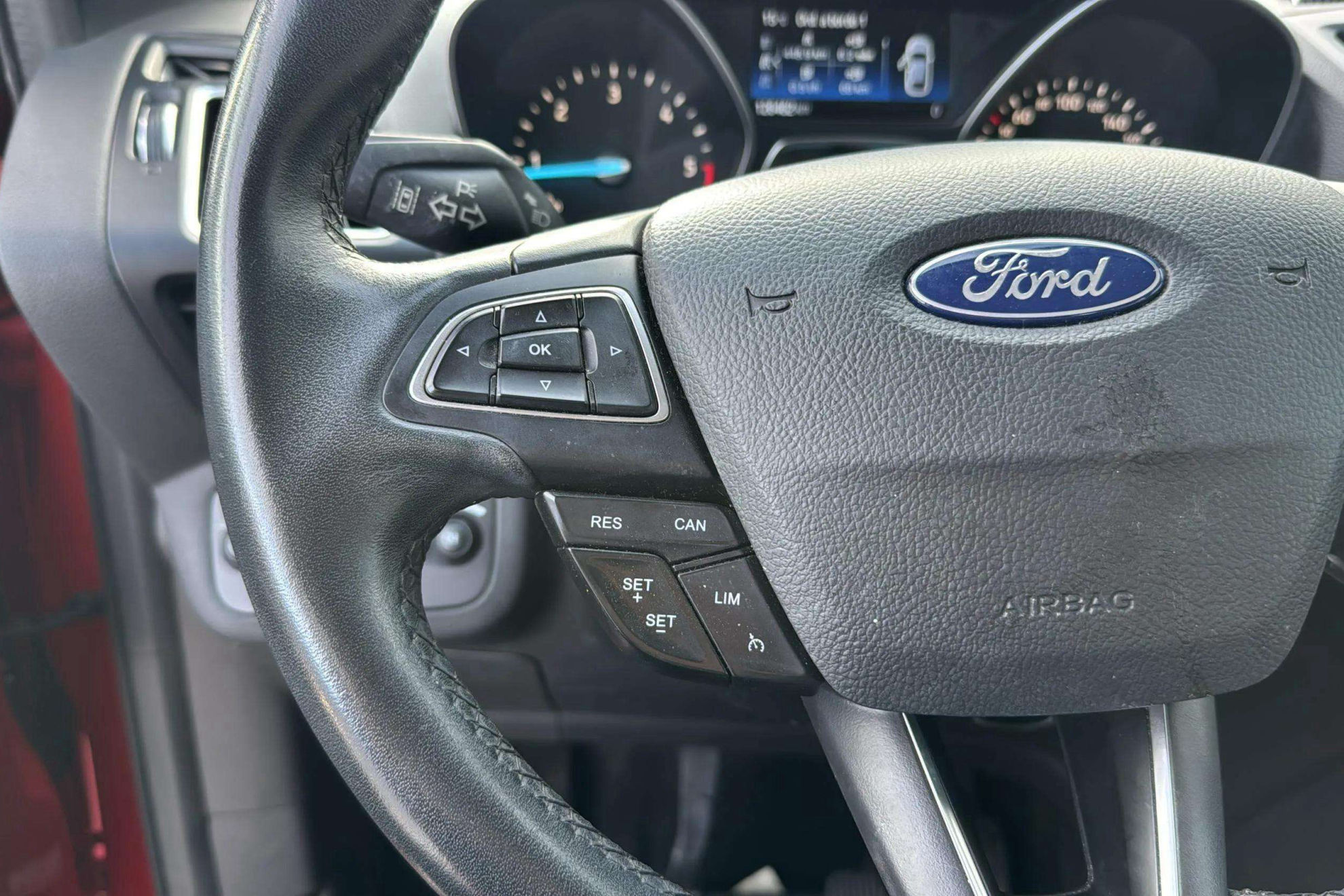 Ford Kuga 1.5 TDCi 4x2 Titanium - foto 24