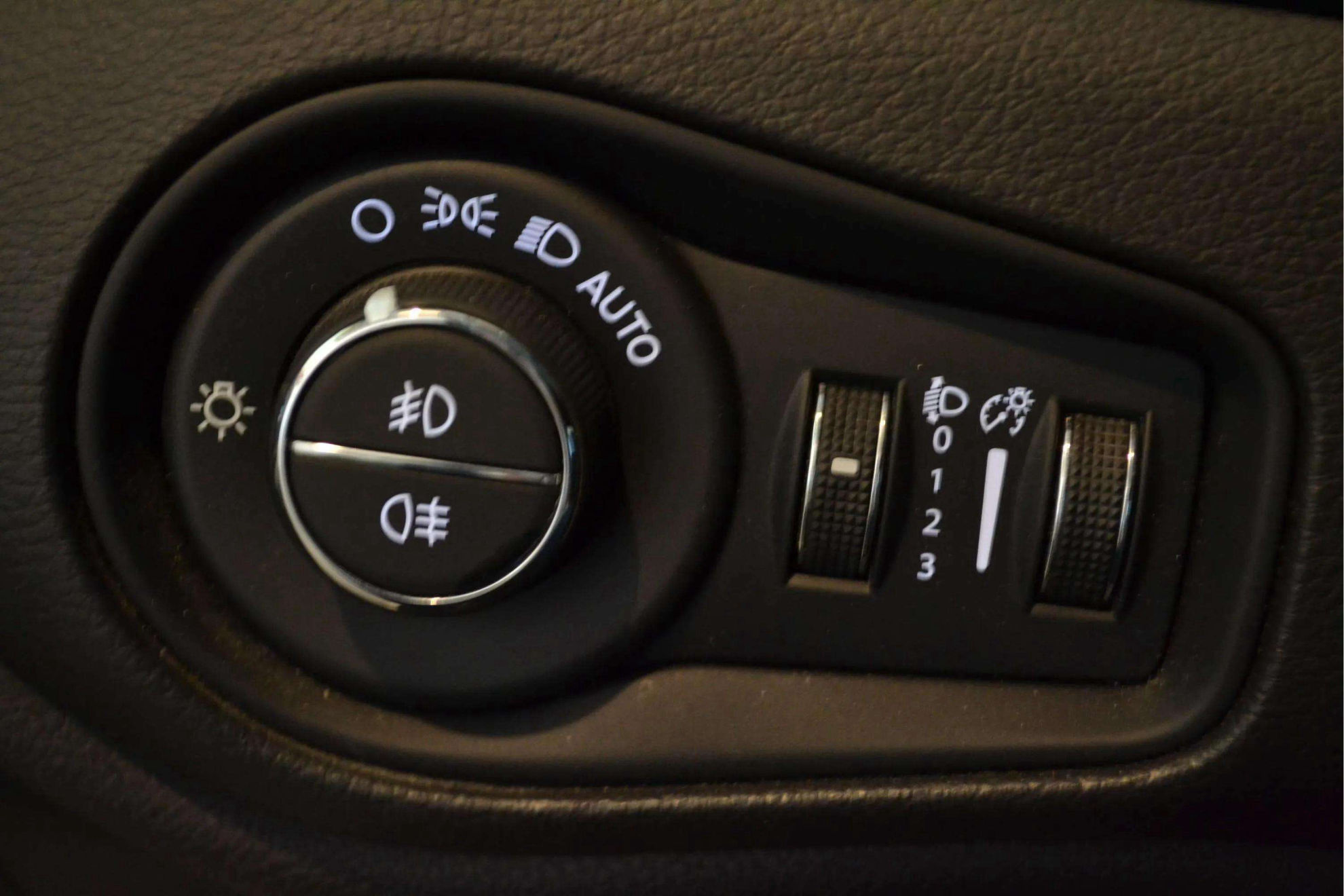 Jeep Renegade eHybrid 1.5 Limited ATX - foto 18