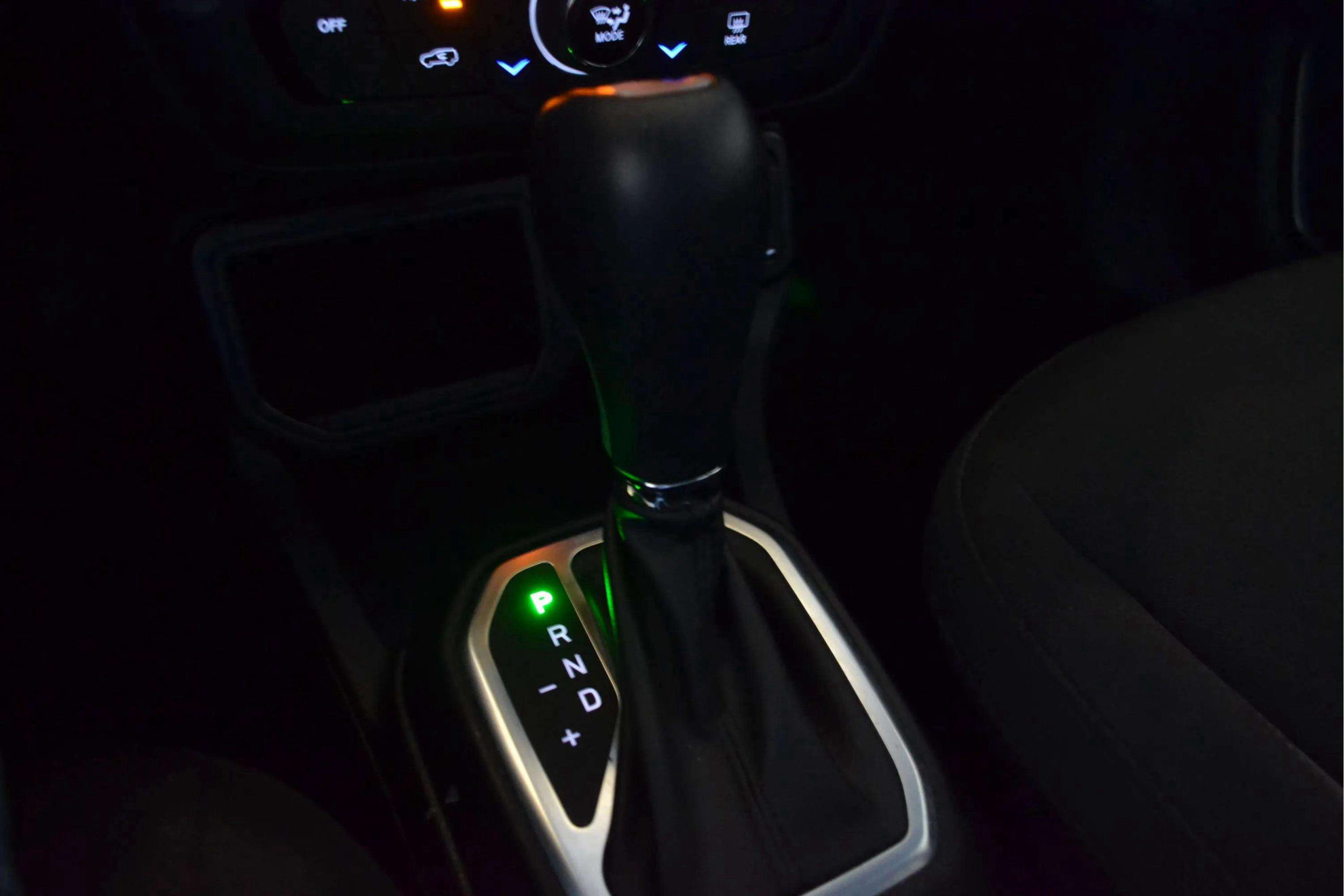 Jeep Renegade eHybrid 1.5 Limited ATX - foto 25