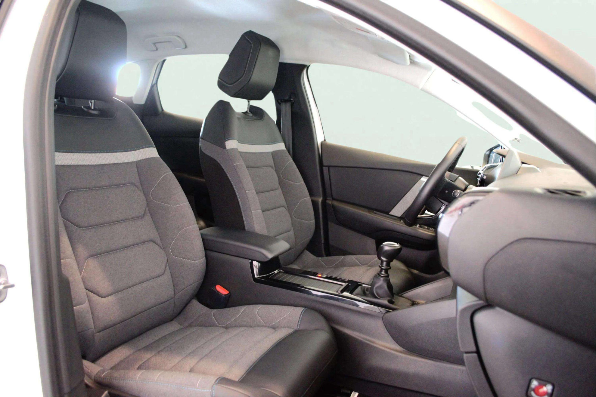 Citroën C4 PureTech 130 Plus - foto 7
