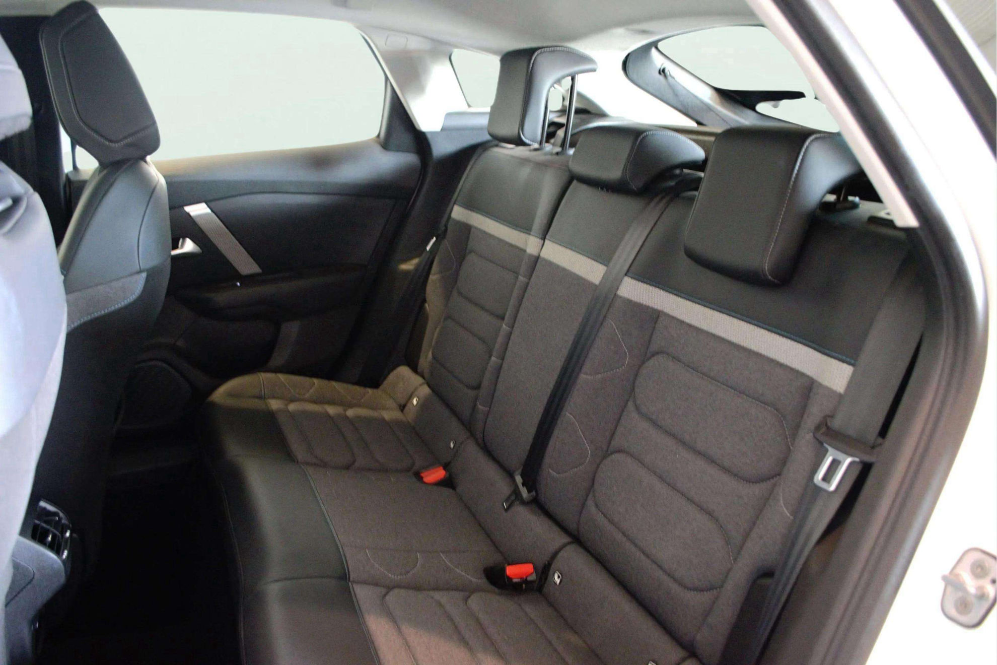 Citroën C4 PureTech 130 Plus - foto 8