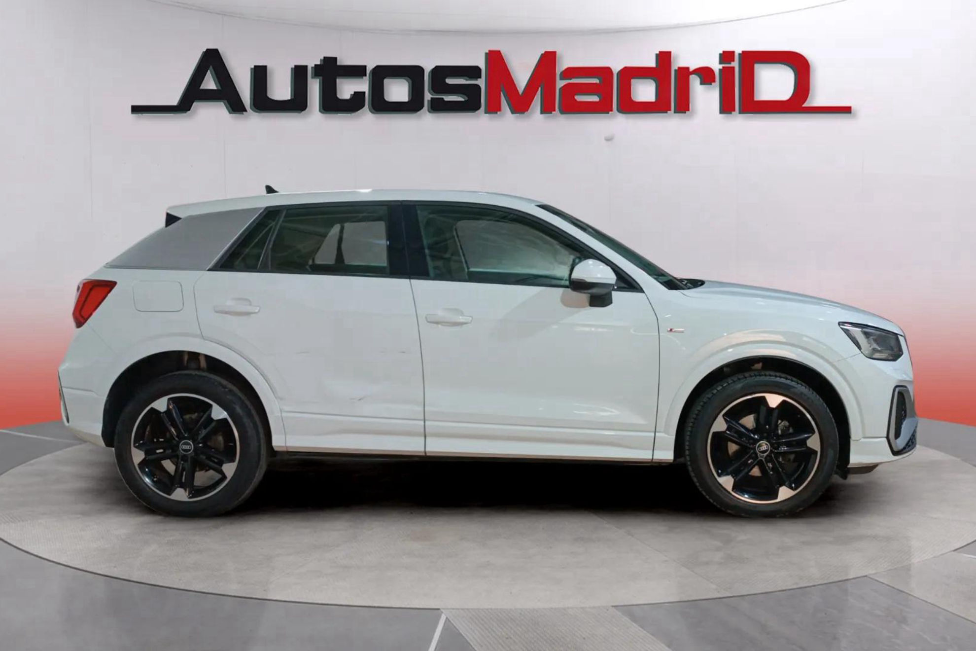 Audi Q2 S line 30 TDI - foto 9