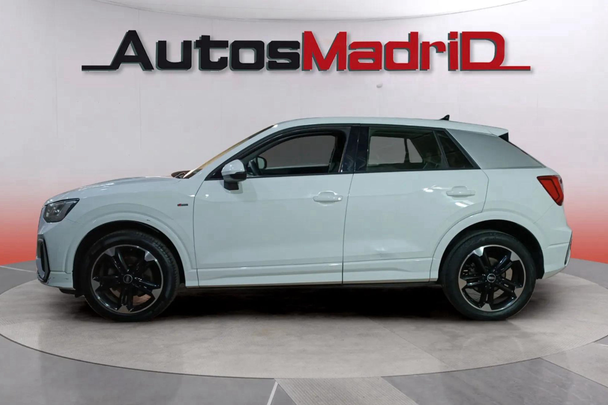Audi Q2 S line 30 TDI - foto 4