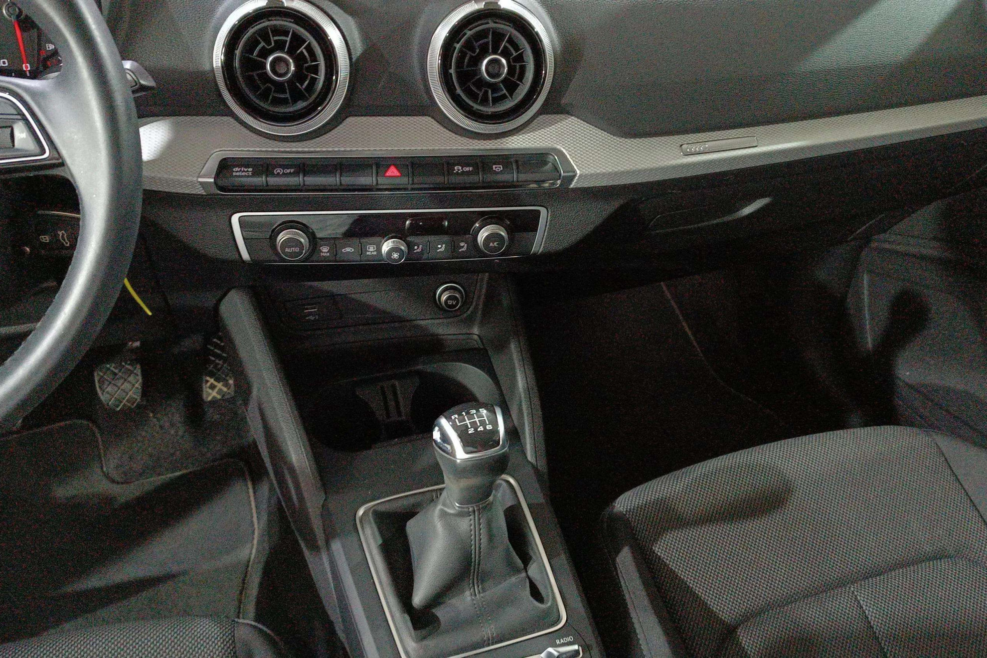 Audi Q2 S line 30 TDI - foto 11