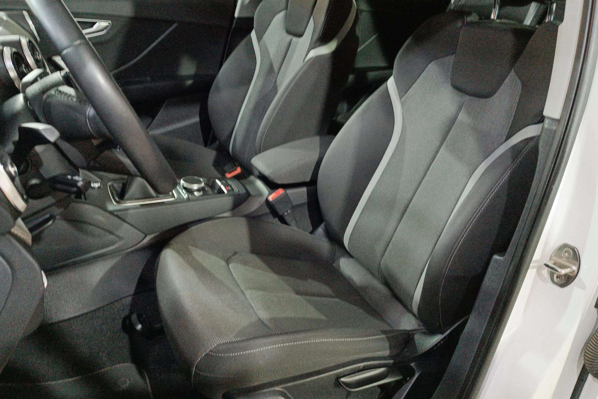 Audi Q2 S line 30 TDI - foto 14