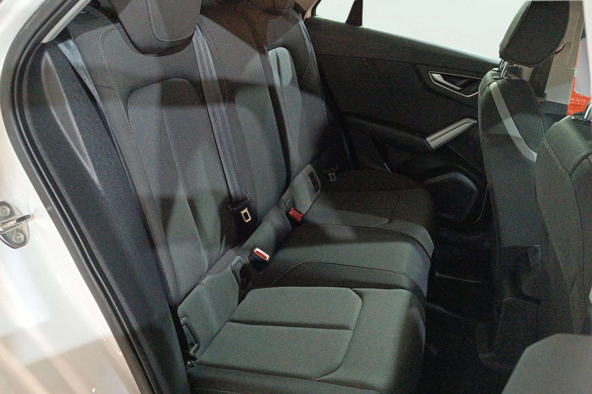 Audi Q2 S line 30 TDI - foto 15
