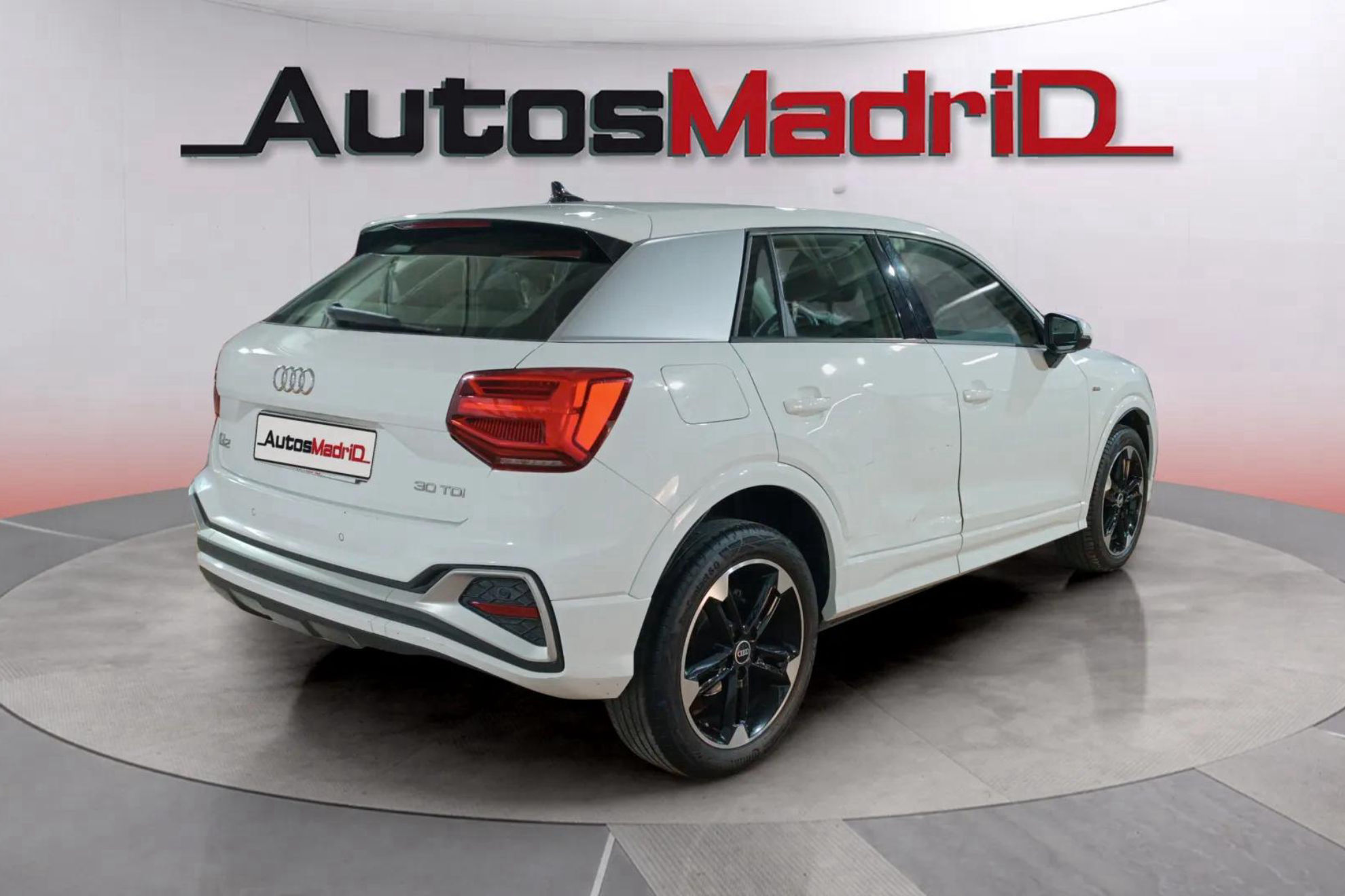 Audi Q2 S line 30 TDI - foto 8