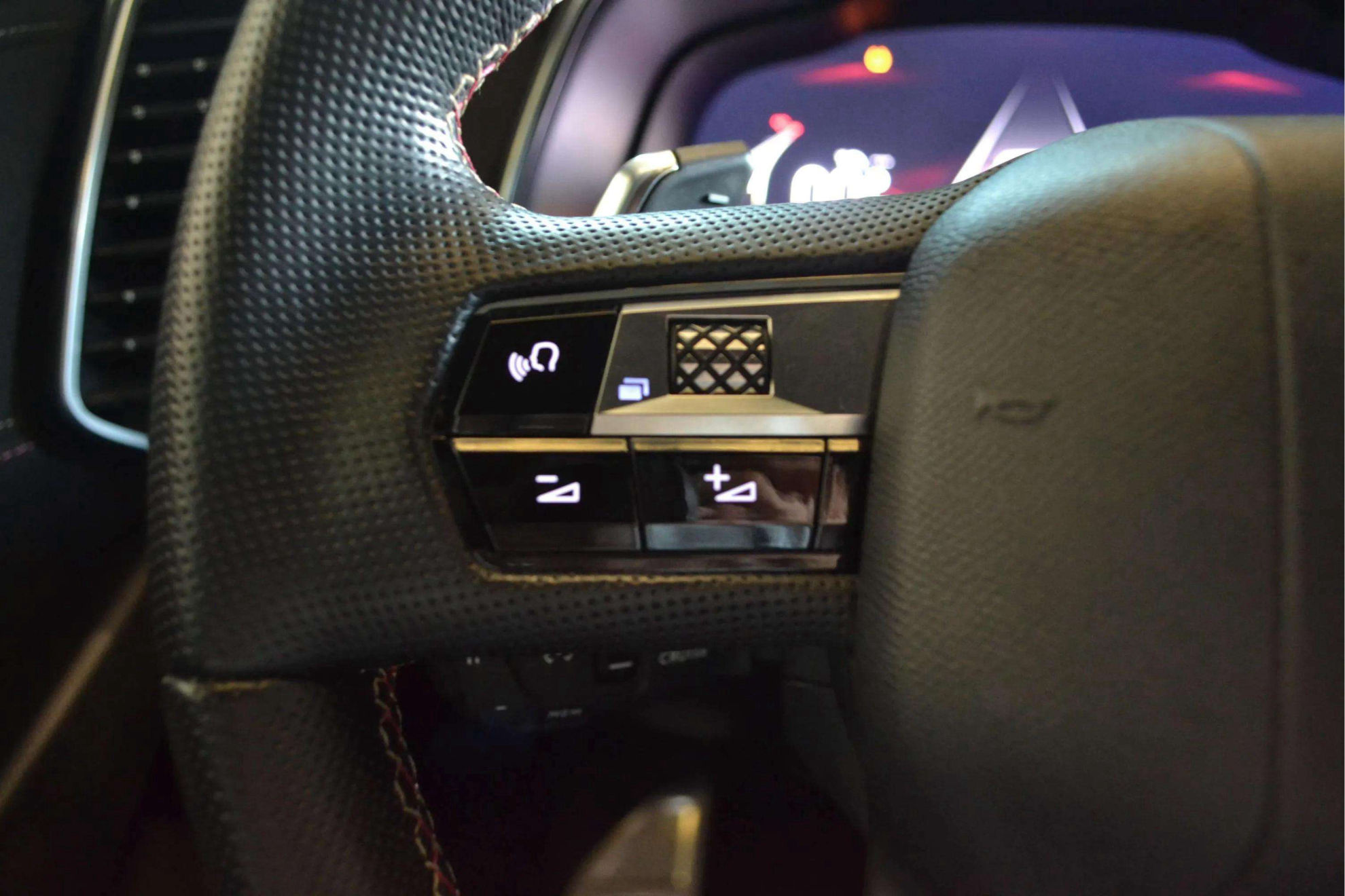 DS DS 7 BlueHDi 130 Performance Line - foto 19
