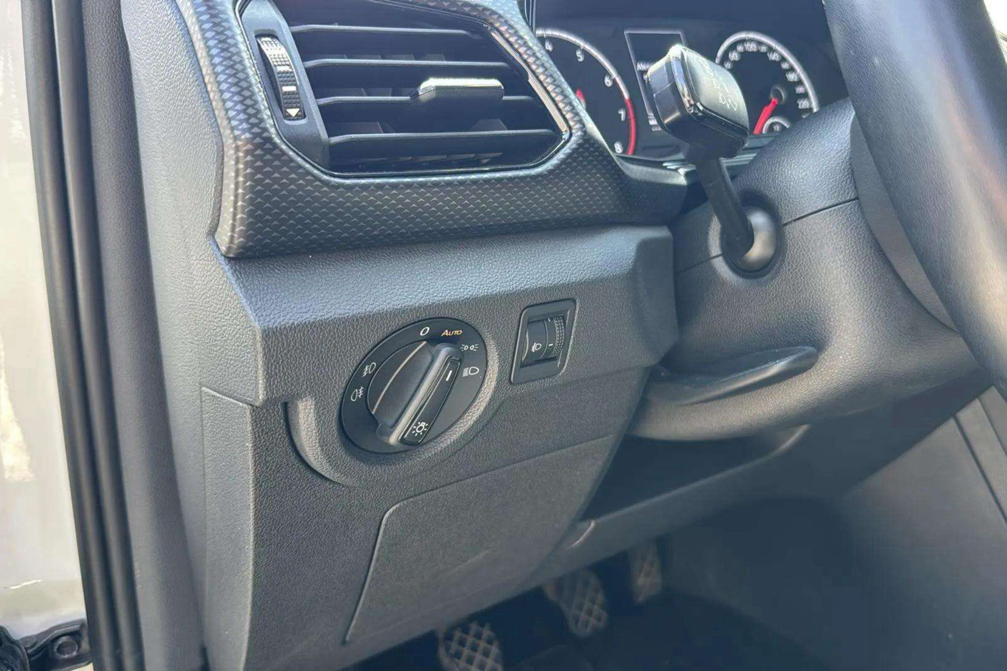 Volkswagen T-Cross Advance 1.0 TSI - foto 17