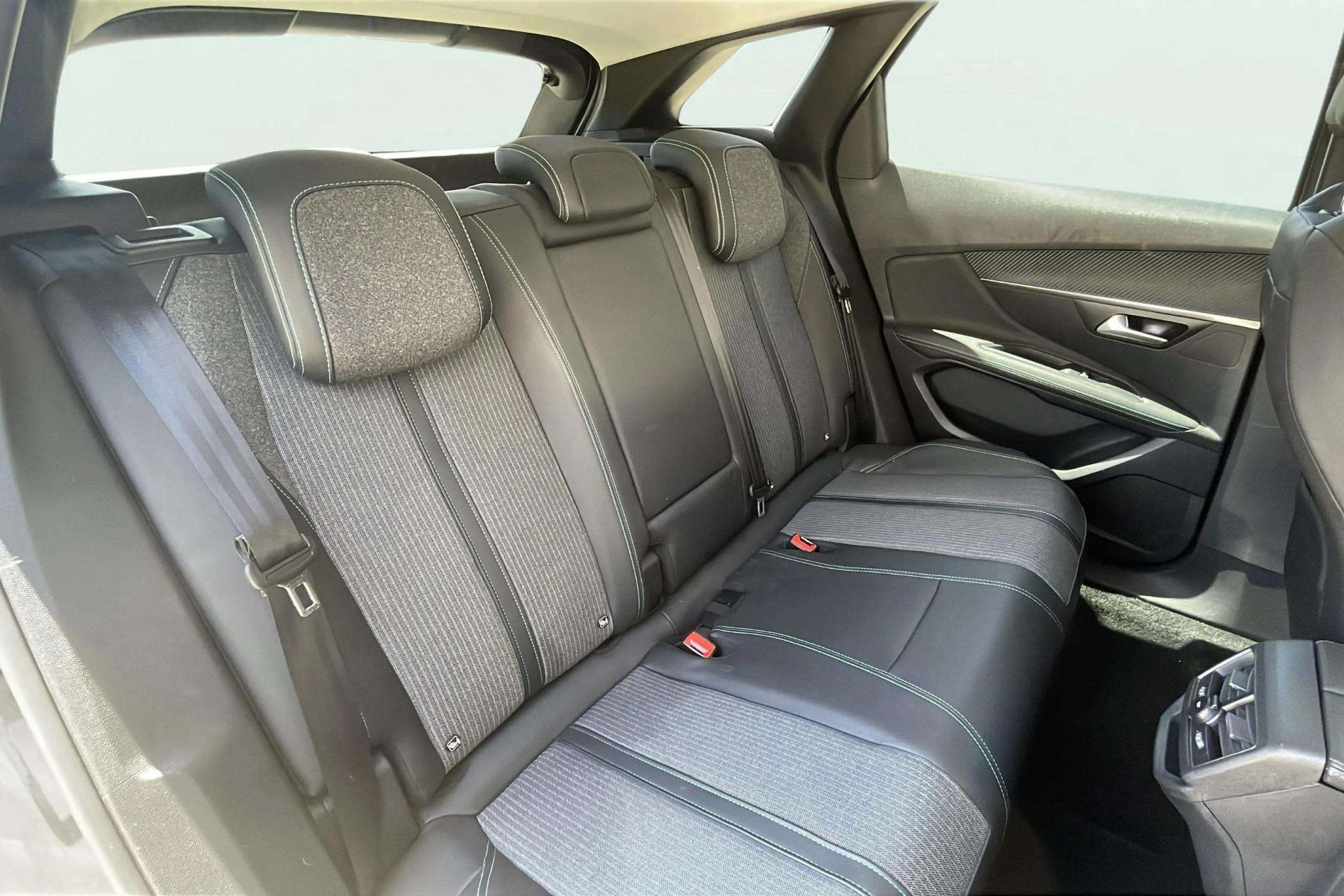 Peugeot 3008 225 e-EAT8 Allure - foto 13