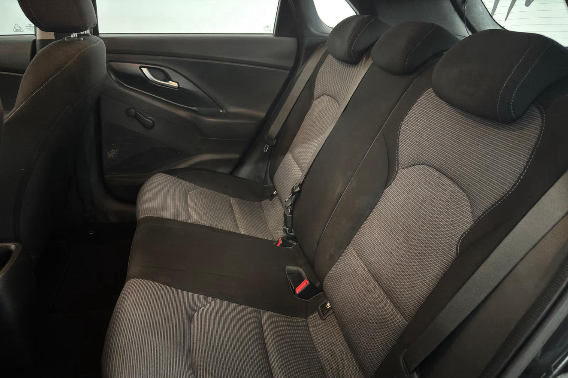 Hyundai i30 1.5 DPI Essence - foto 11