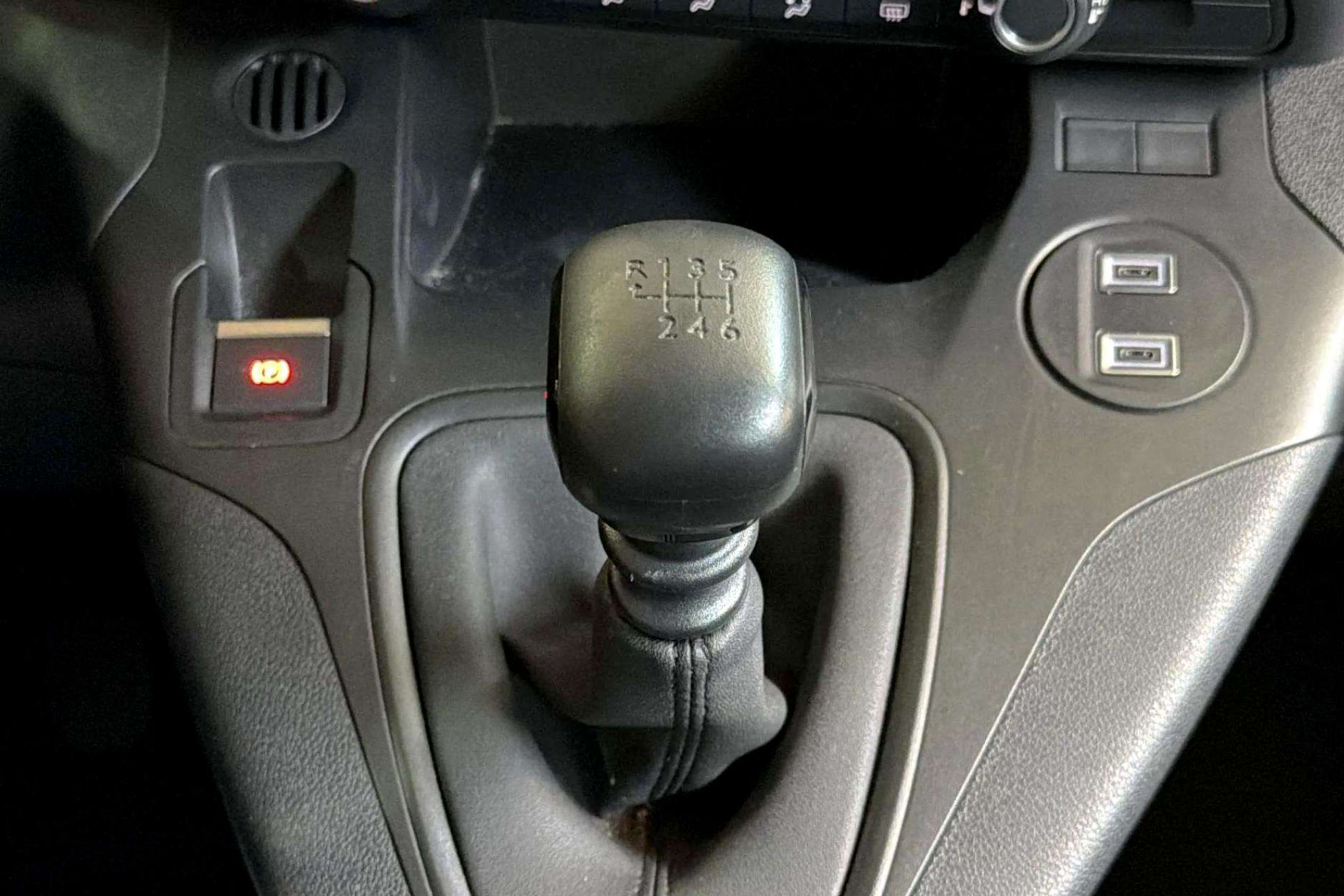 Opel Combo 1.5 Td MT6 ?6.4 - foto 23