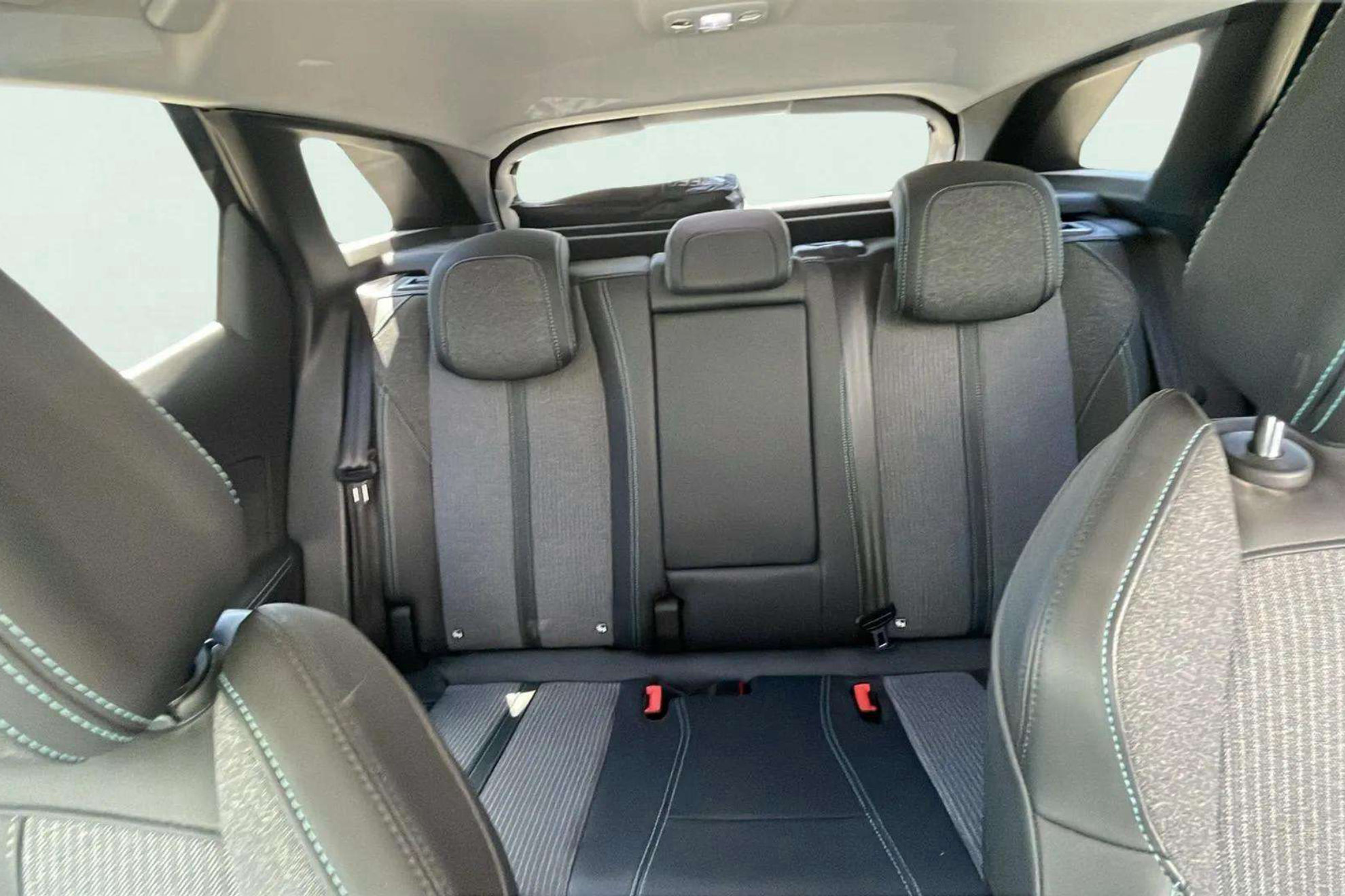 Peugeot 3008 225 e-EAT8 Allure - foto 11