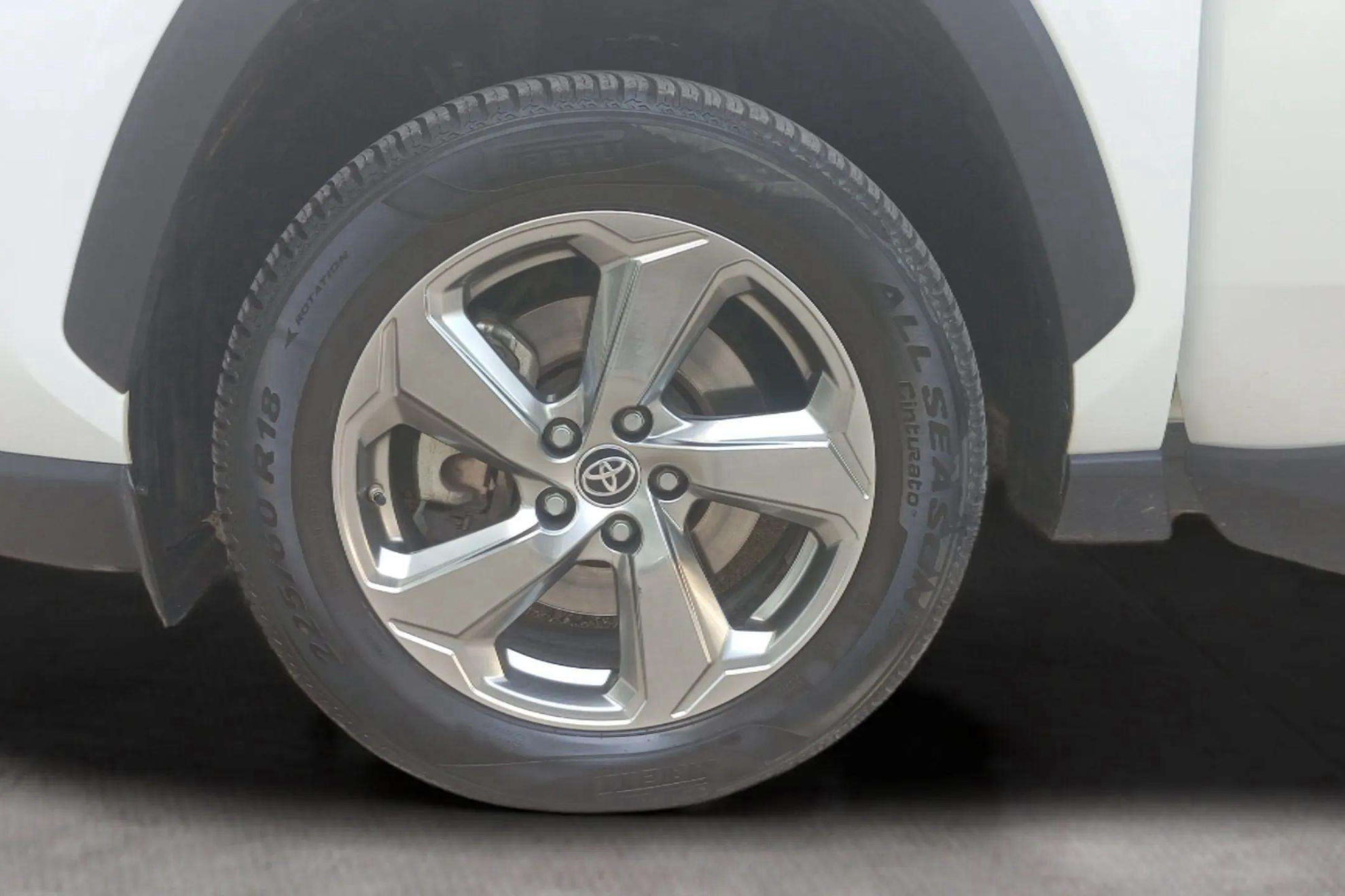 Toyota RAV4 2.5l 220H Advance 4WD - foto 9