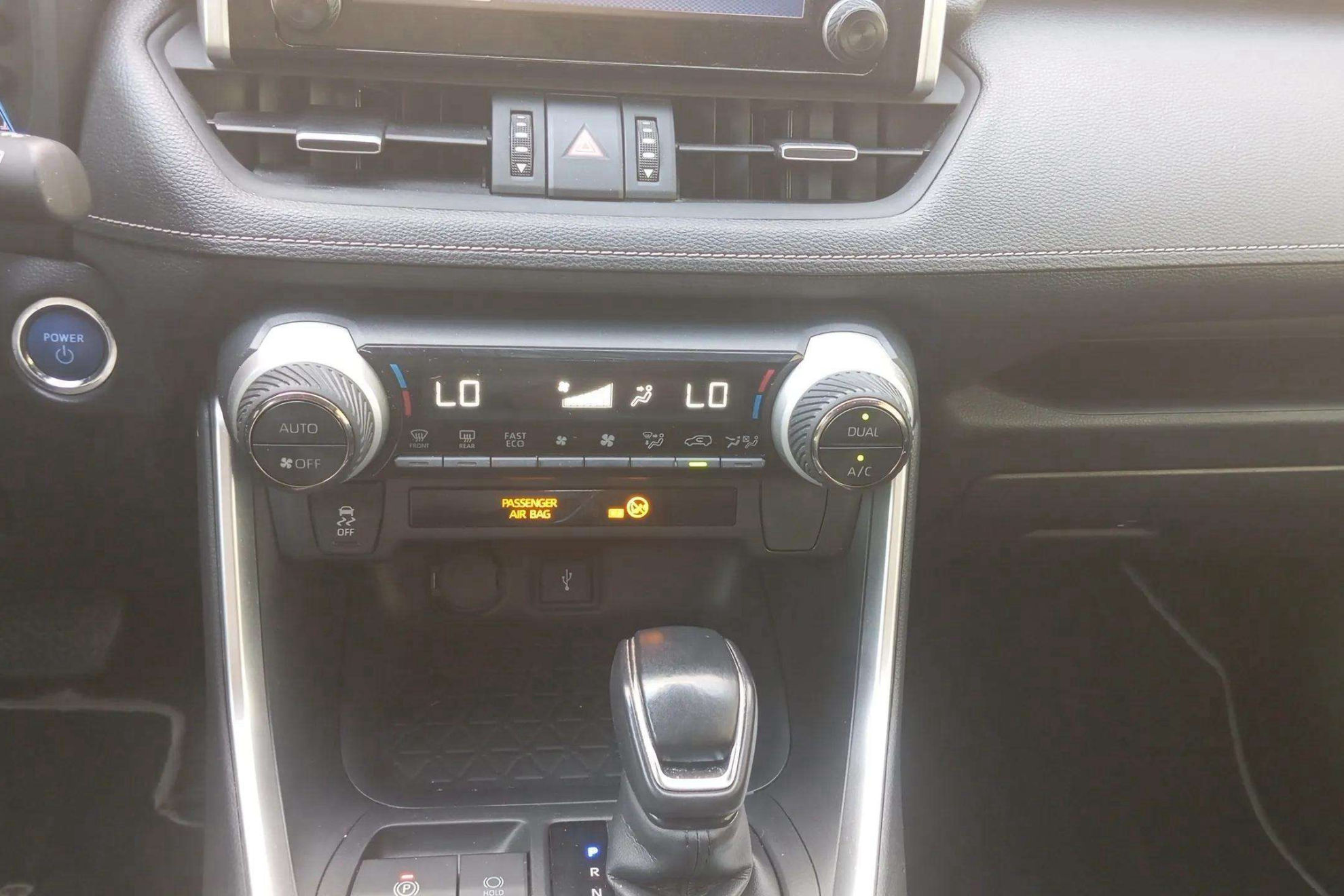 Toyota RAV4 2.5l 220H Advance 4WD - foto 20