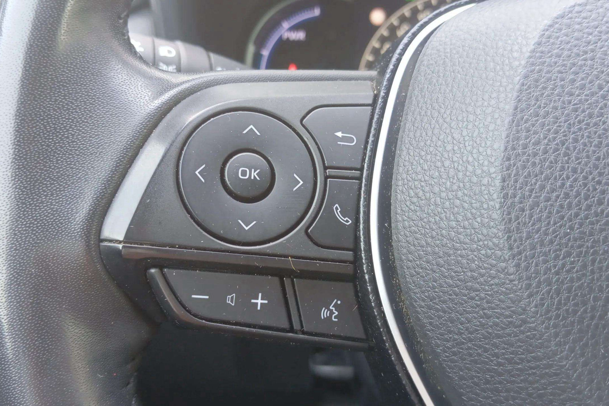 Toyota RAV4 2.5l 220H Advance 4WD - foto 17