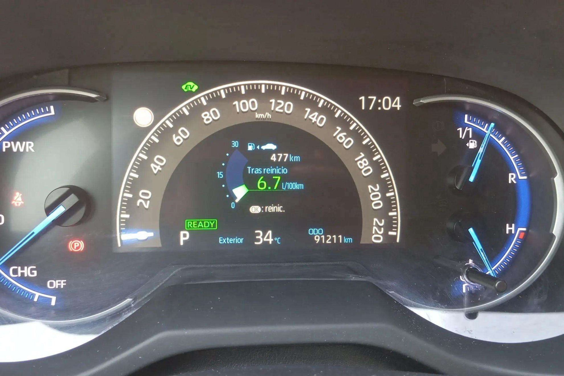 Toyota RAV4 2.5l 220H Advance 4WD - foto 19