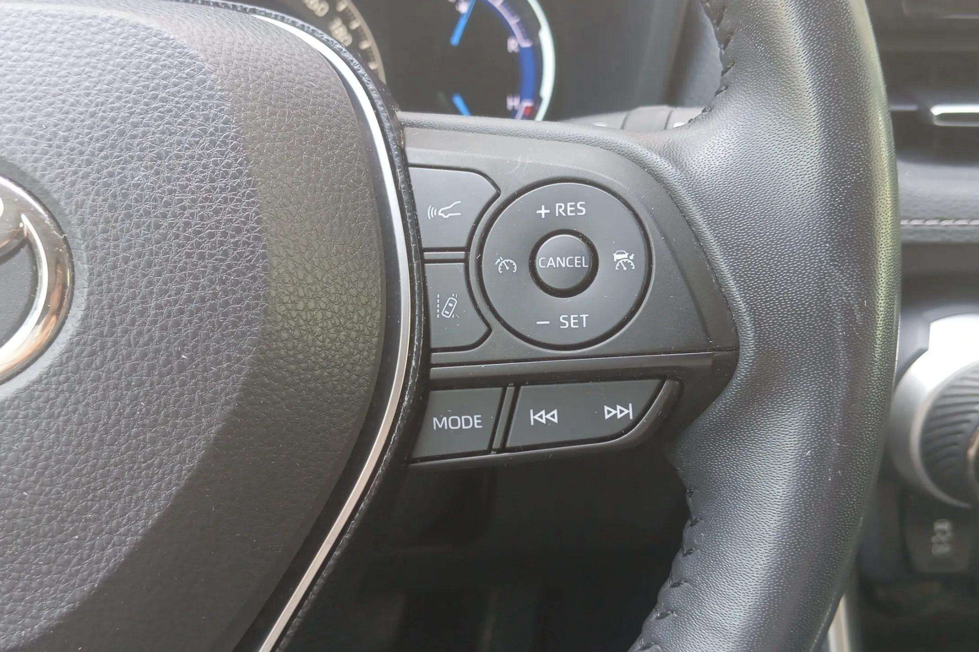 Toyota RAV4 2.5l 220H Advance 4WD - foto 18