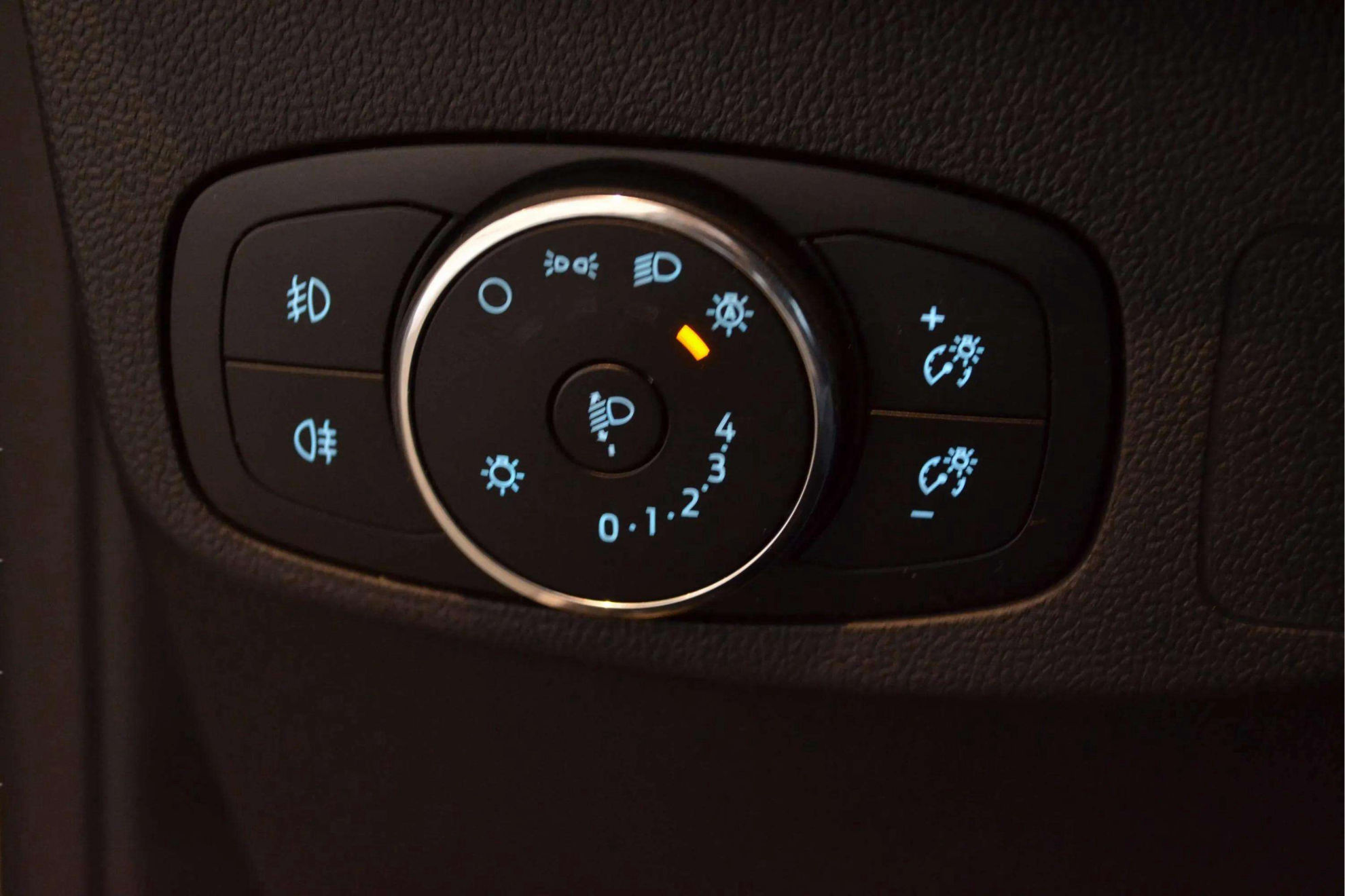 Ford Focus 1.0 EcoBoost MHEV Trend+ - foto 17