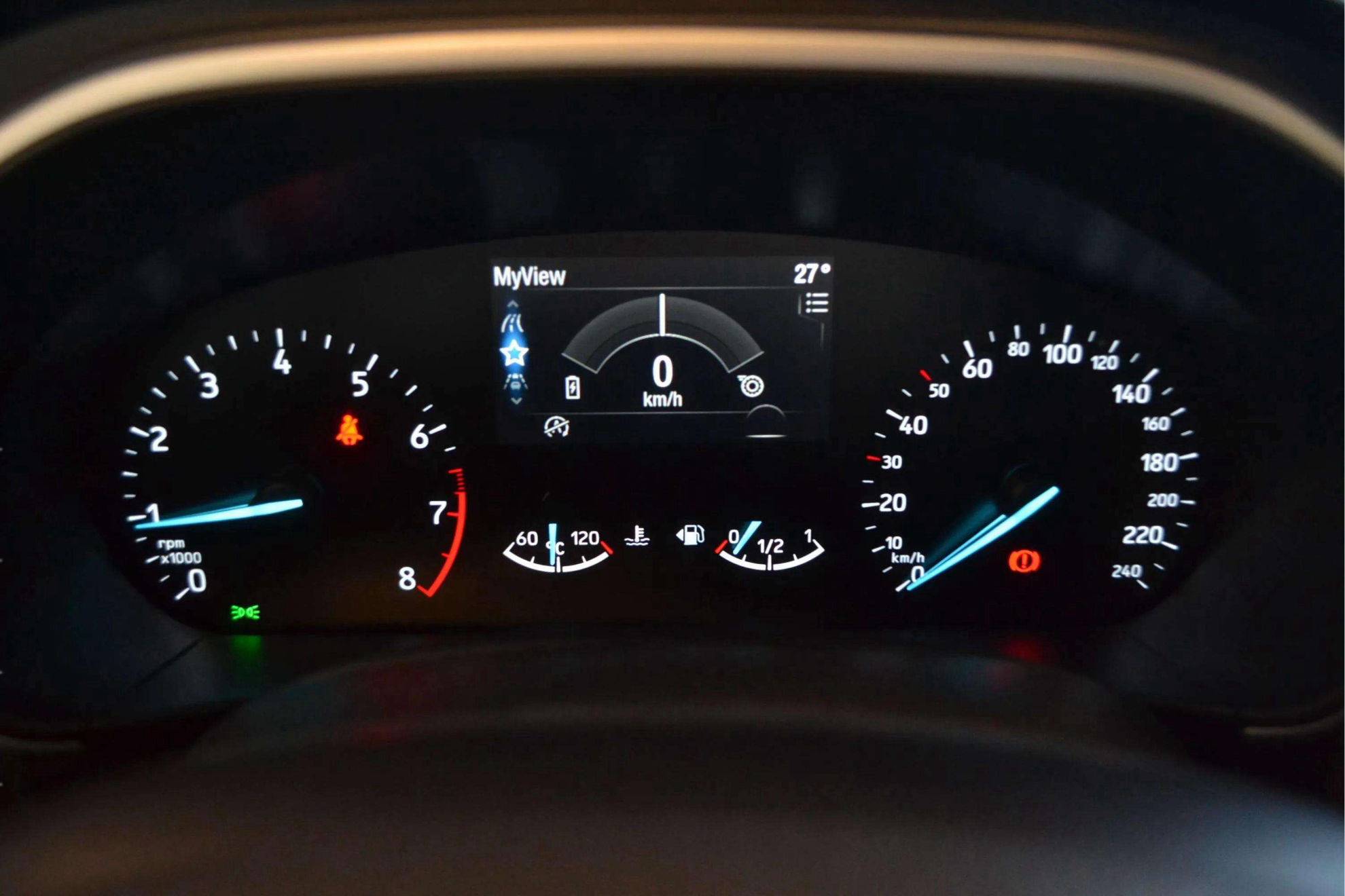 Ford Focus 1.0 EcoBoost MHEV Trend+ - foto 22