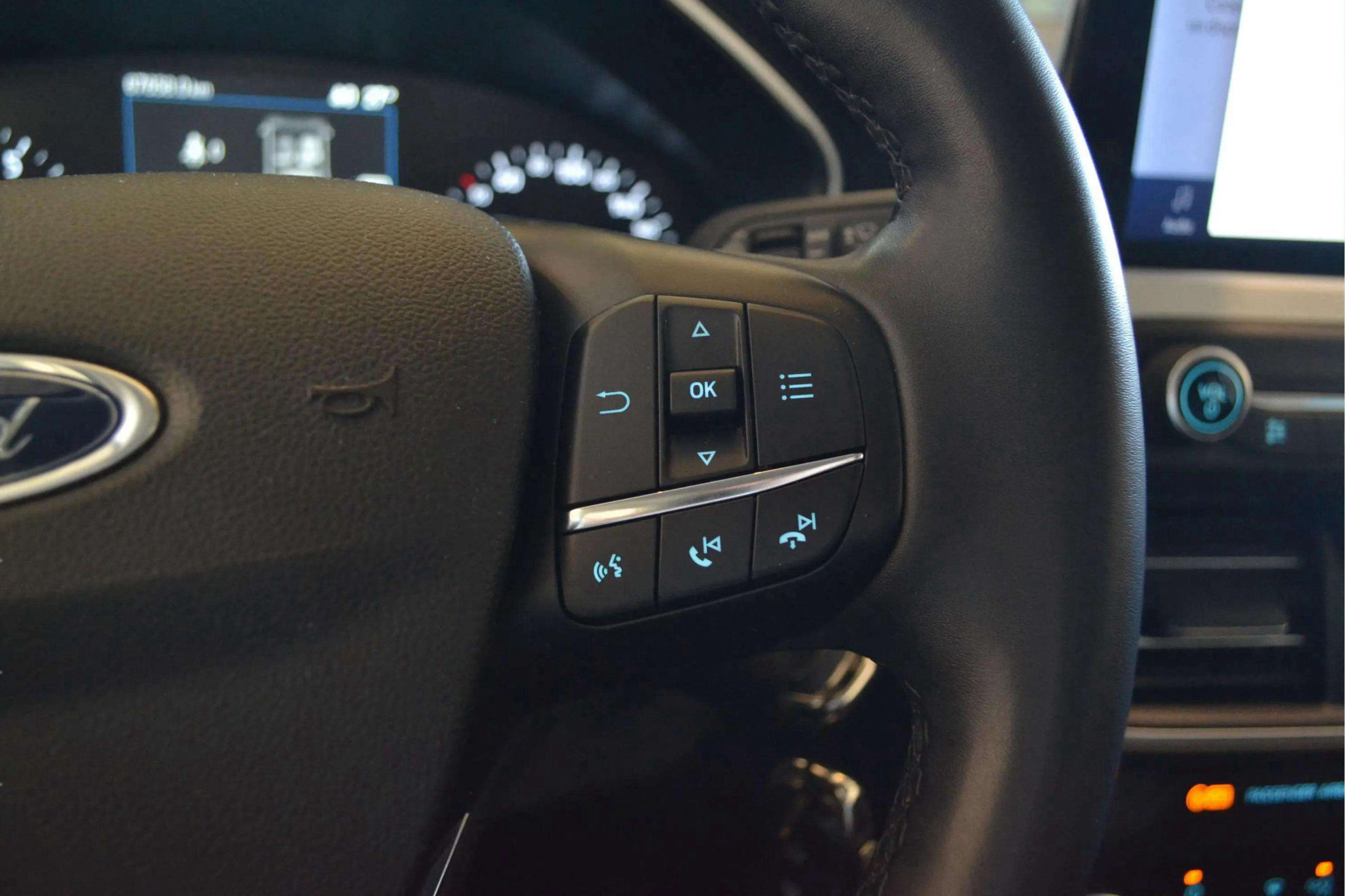 Ford Focus 1.0 EcoBoost MHEV Trend+ - foto 19