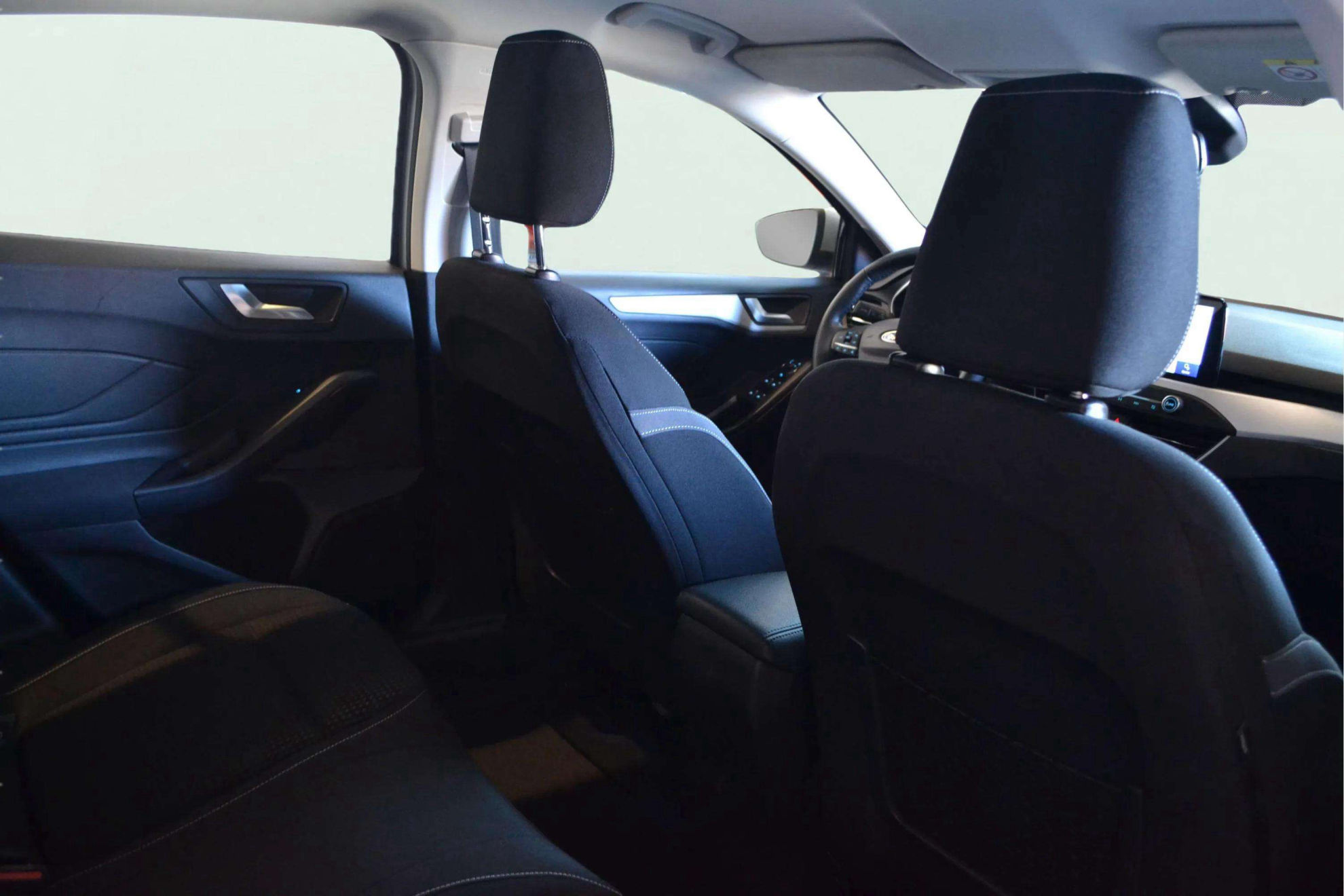 Ford Focus 1.0 EcoBoost MHEV Trend+ - foto 11