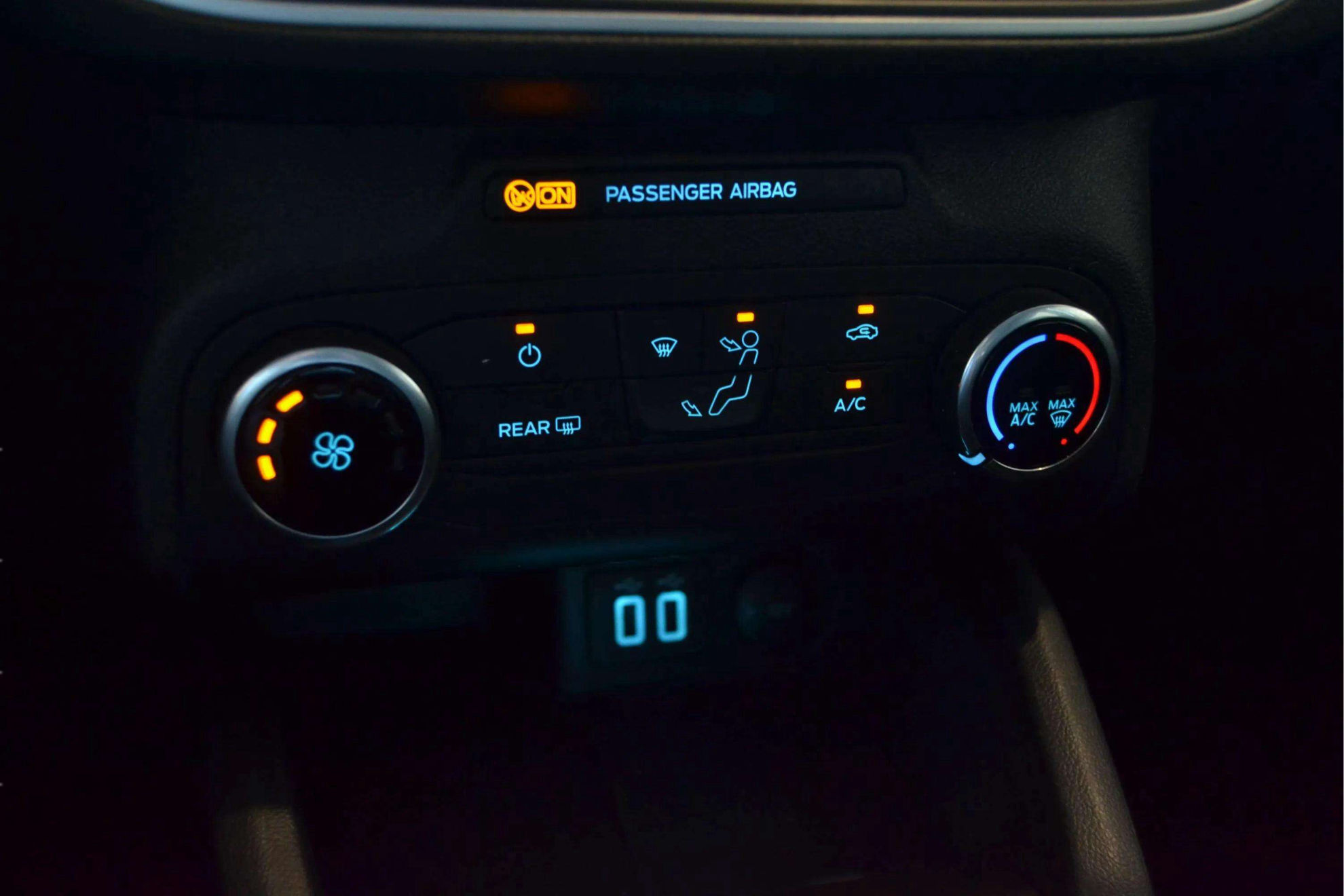 Ford Focus 1.0 EcoBoost MHEV Trend+ - foto 27