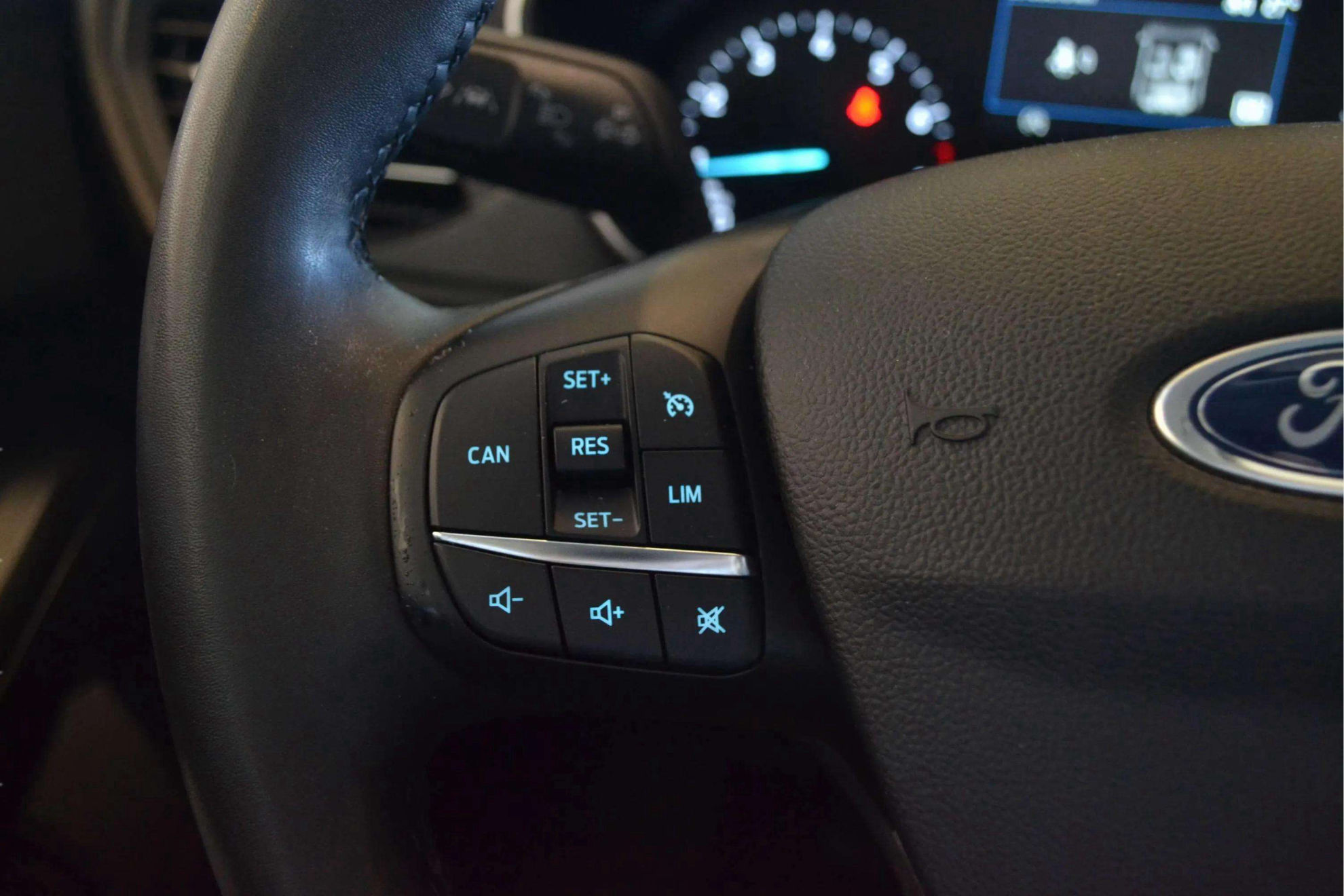 Ford Focus 1.0 EcoBoost MHEV Trend+ - foto 18