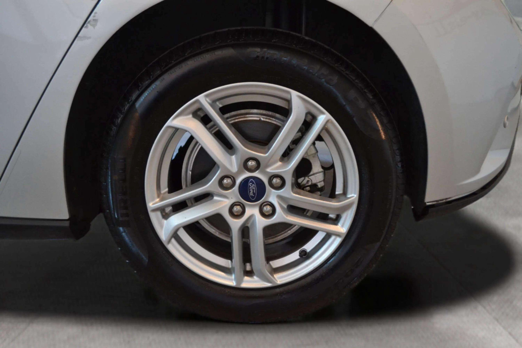 Ford Focus 1.0 EcoBoost MHEV Trend+ - foto 33