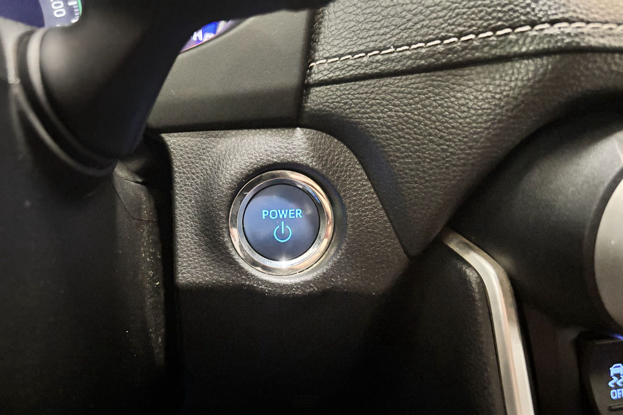 Toyota RAV4 2.5l 220H Advance Plus 4WD - foto 24
