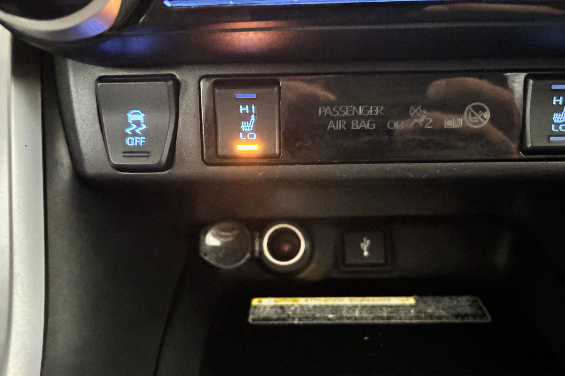 Toyota RAV4 2.5l 220H Advance Plus 4WD - foto 31