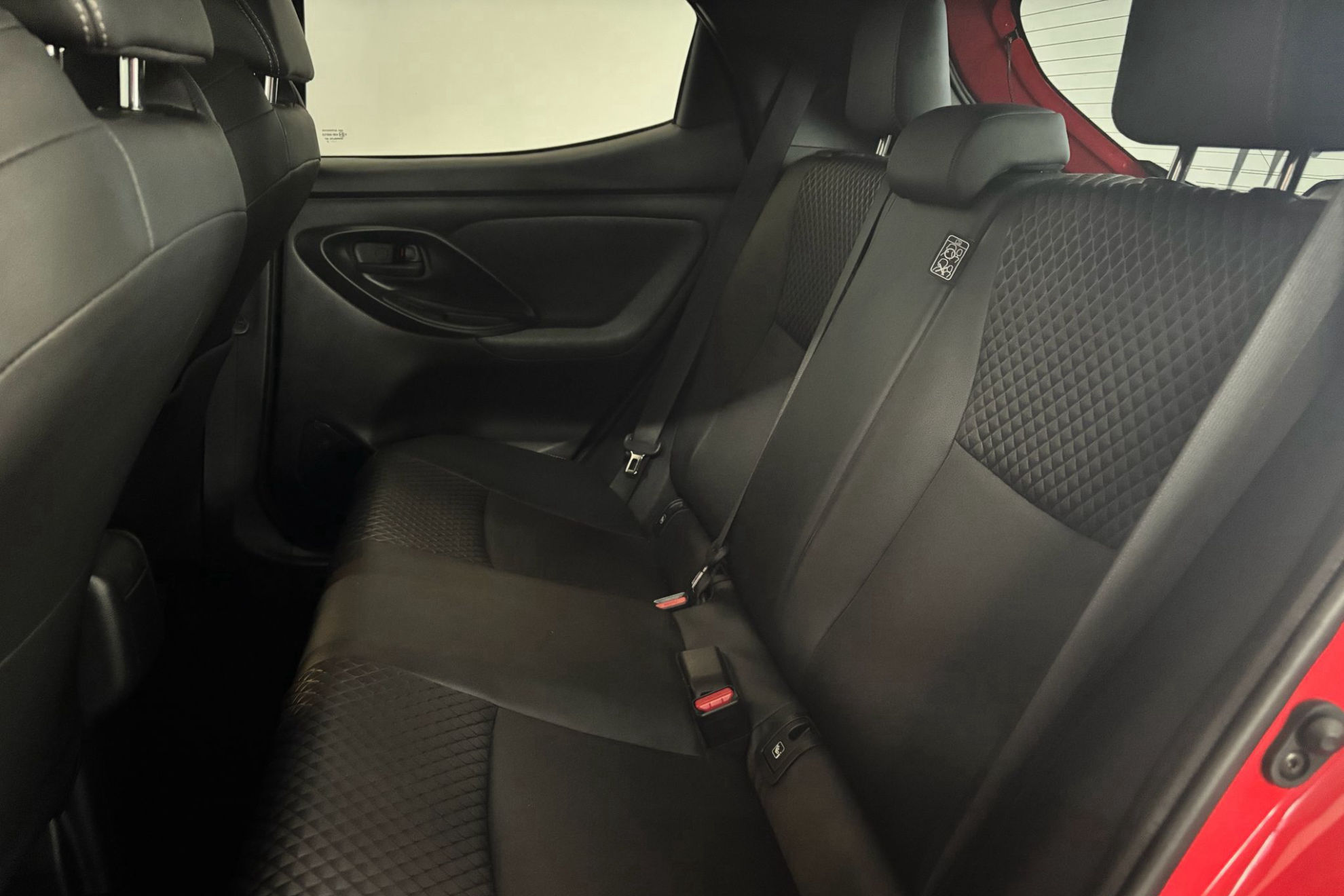 Toyota Yaris 1.5 120H Style - foto 12