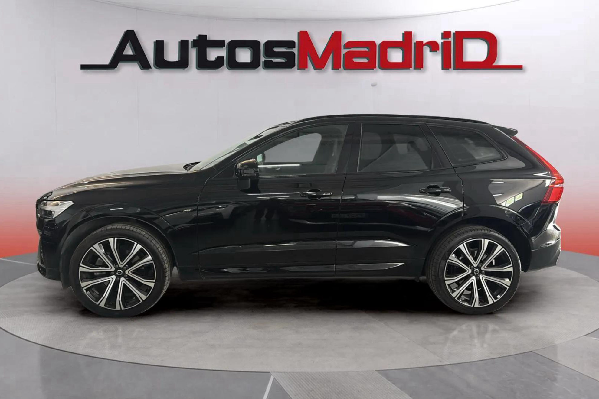 Volvo XC60 2.0 B4 AWD Plus Dark - foto 4
