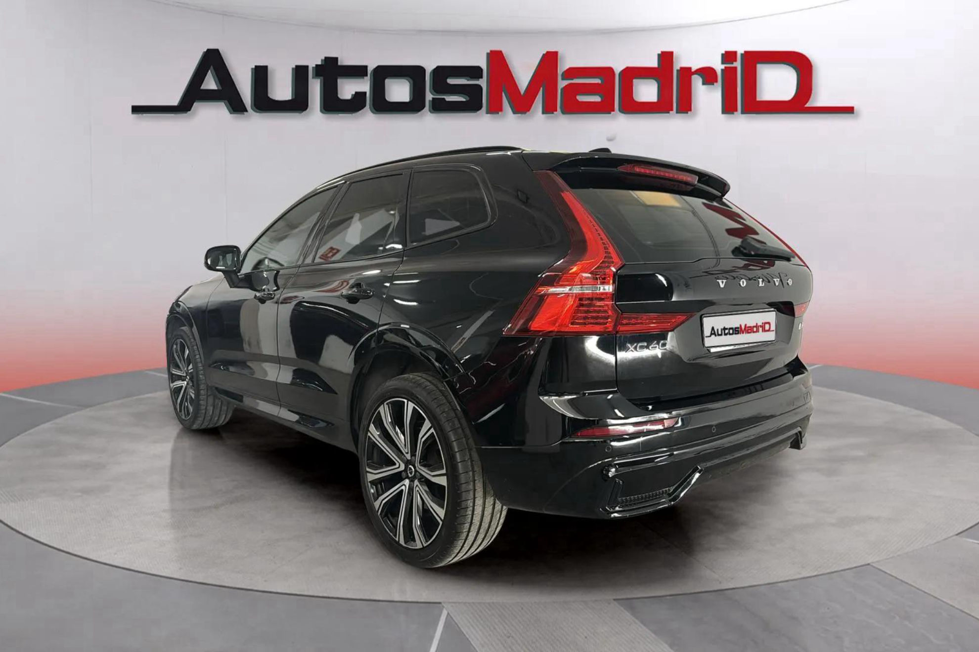 Volvo XC60 2.0 B4 AWD Plus Dark - foto 5