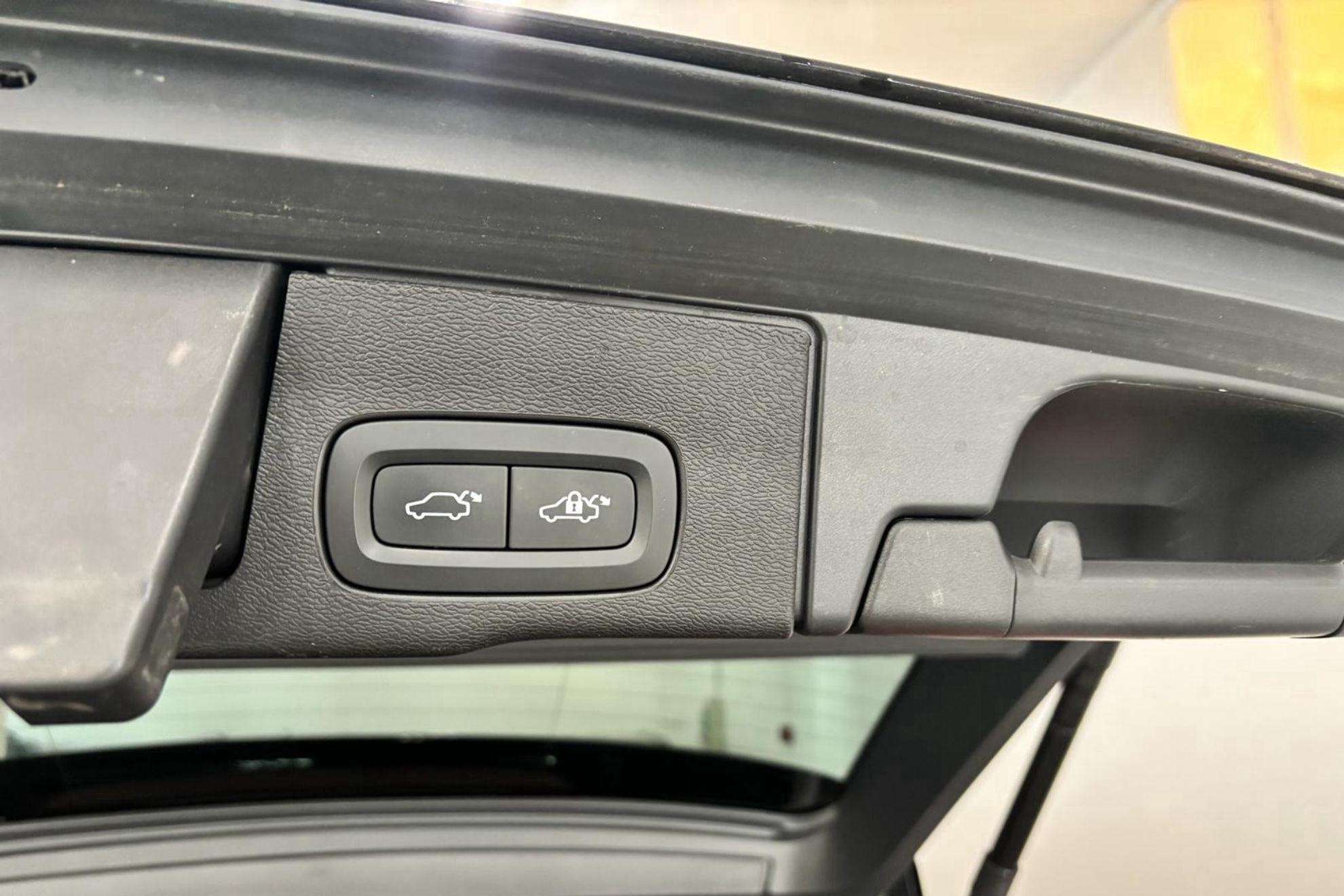 Volvo XC60 2.0 B4 AWD Plus Dark - foto 9