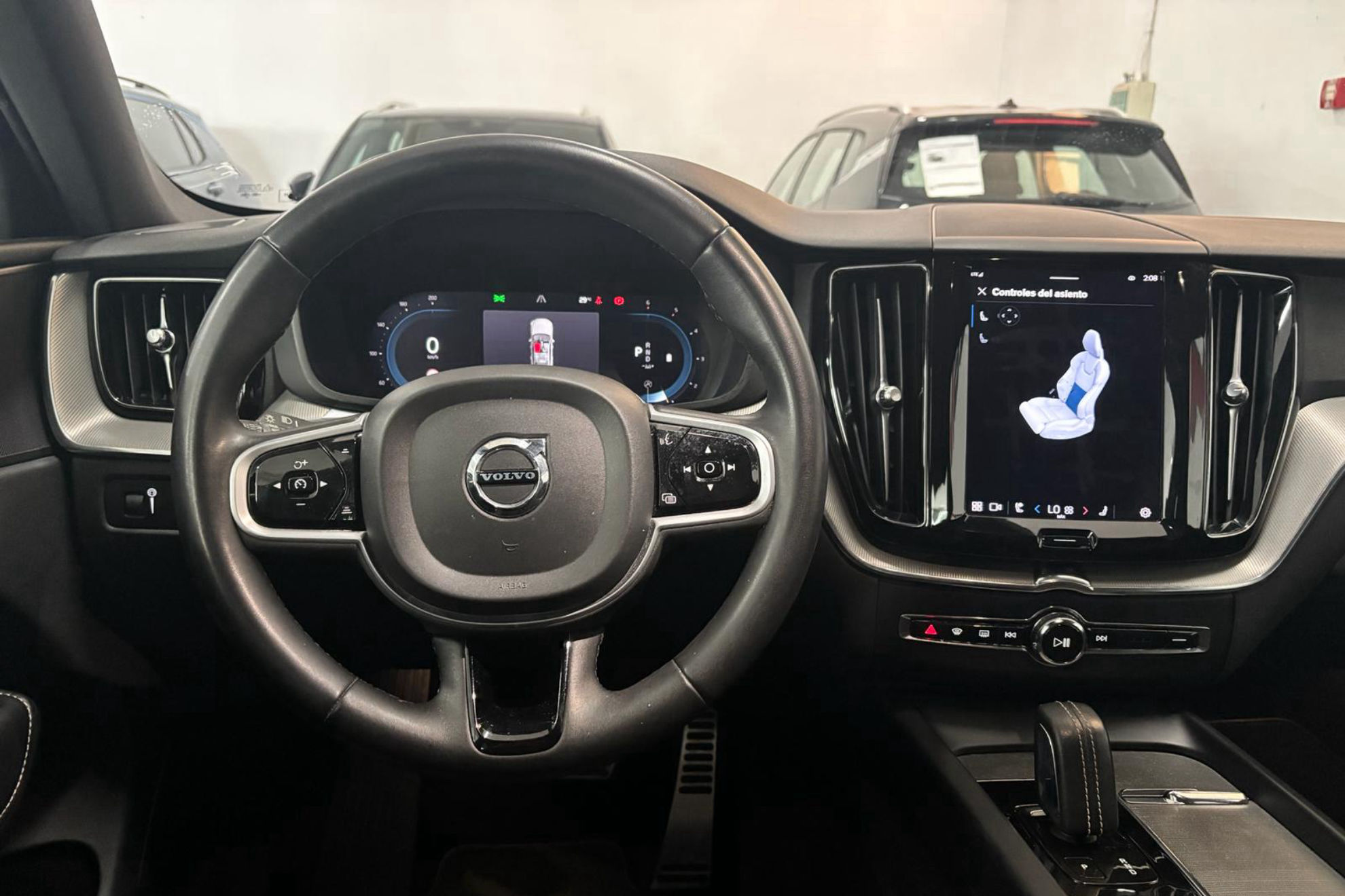 Volvo XC60 2.0 B4 AWD Plus Dark - foto 15