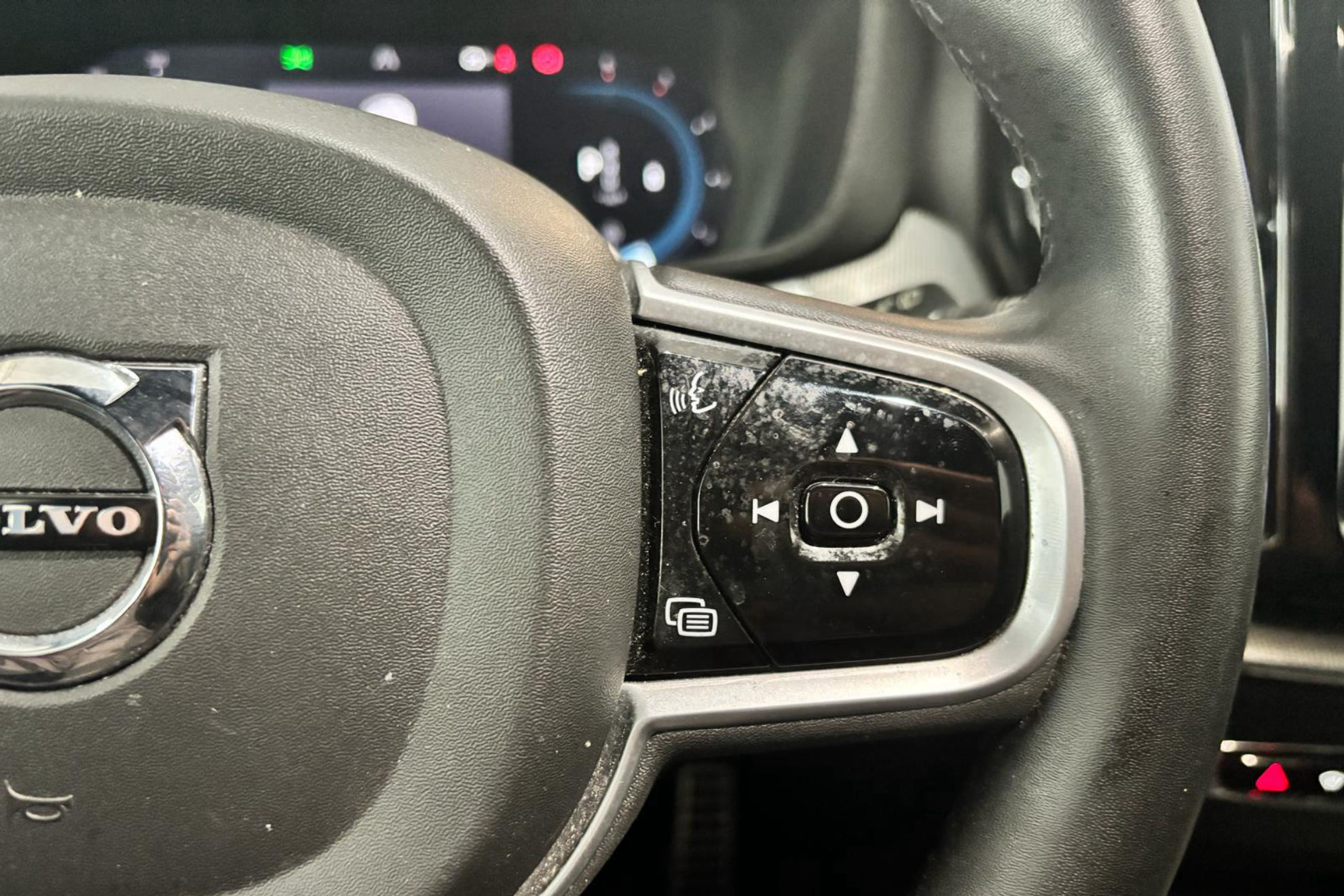Volvo XC60 2.0 B4 AWD Plus Dark - foto 20