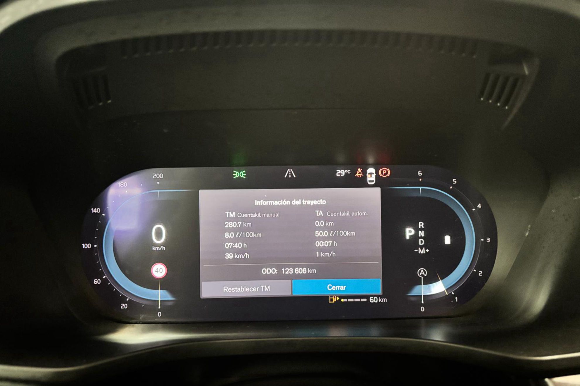 Volvo XC60 2.0 B4 AWD Plus Dark - foto 23
