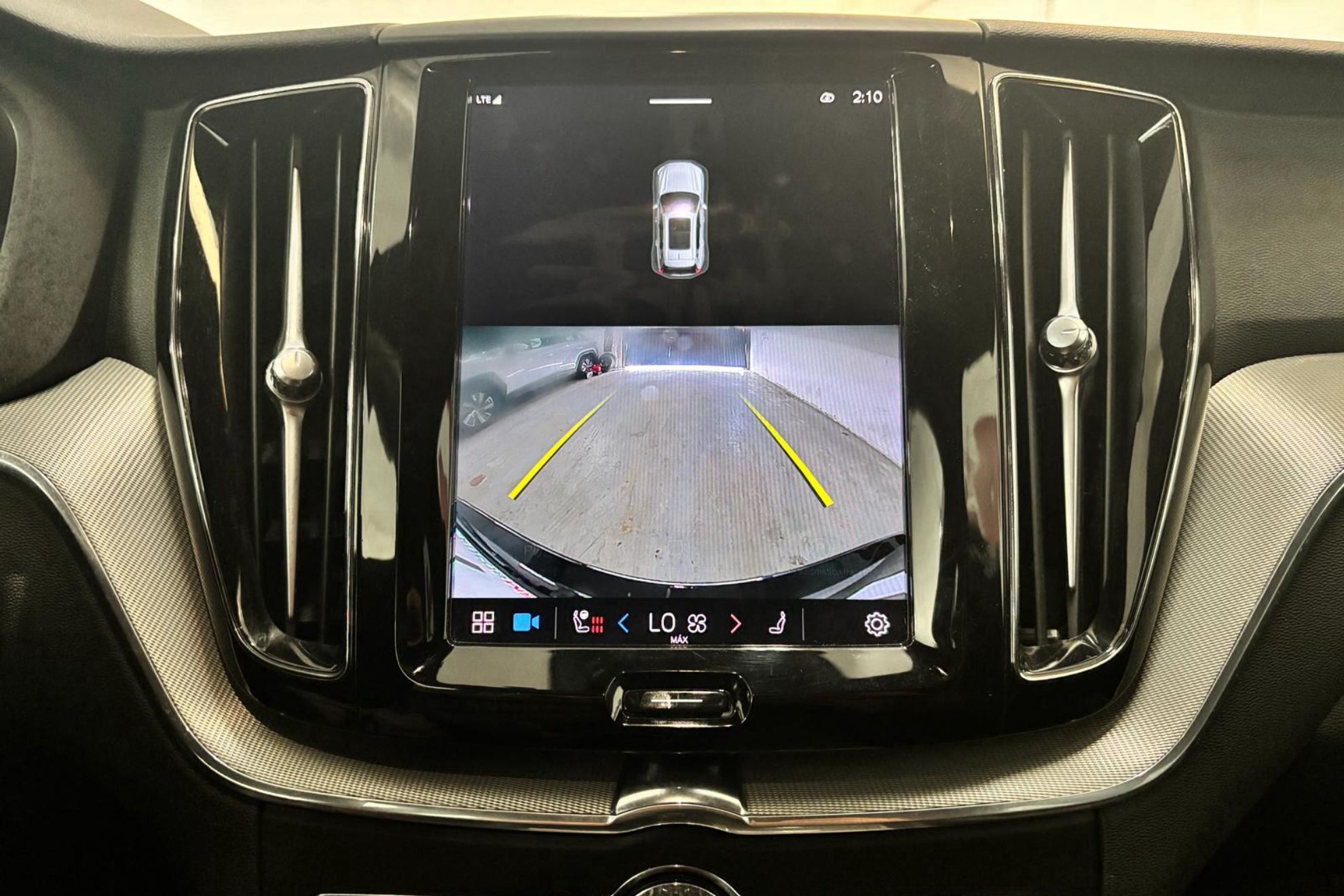 Volvo XC60 2.0 B4 AWD Plus Dark - foto 27