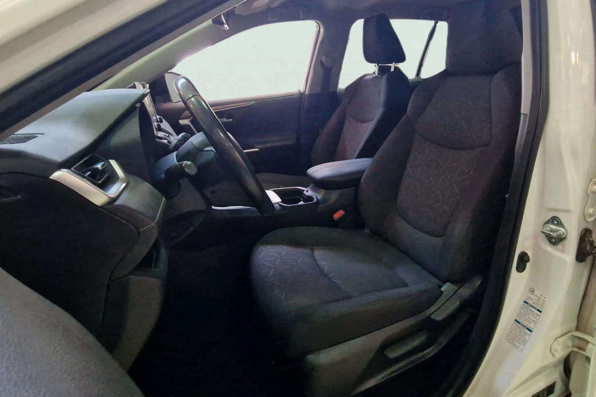 Toyota RAV4 2.5l 220H Advance 4WD - foto 13