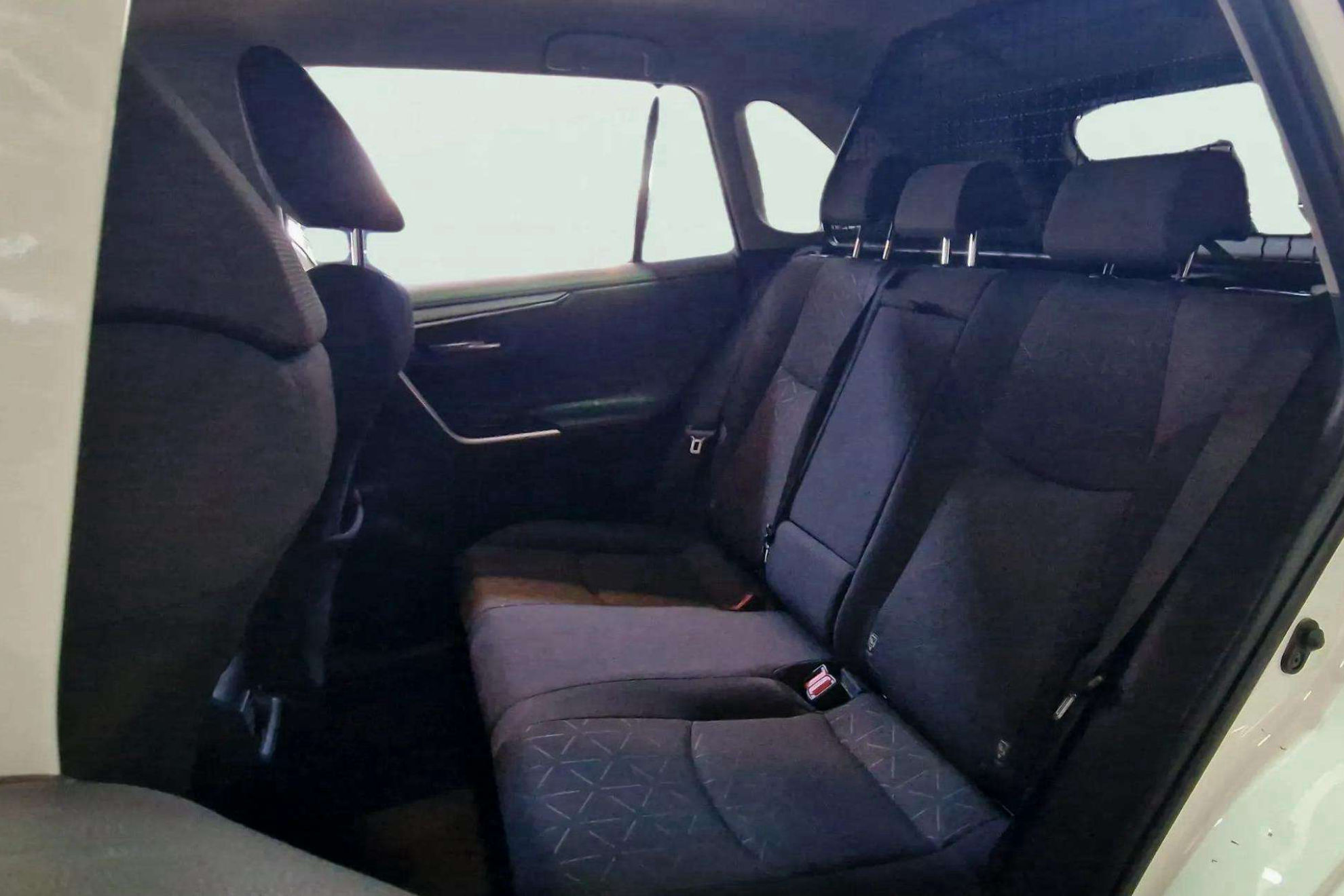 Toyota RAV4 2.5l 220H Advance 4WD - foto 14