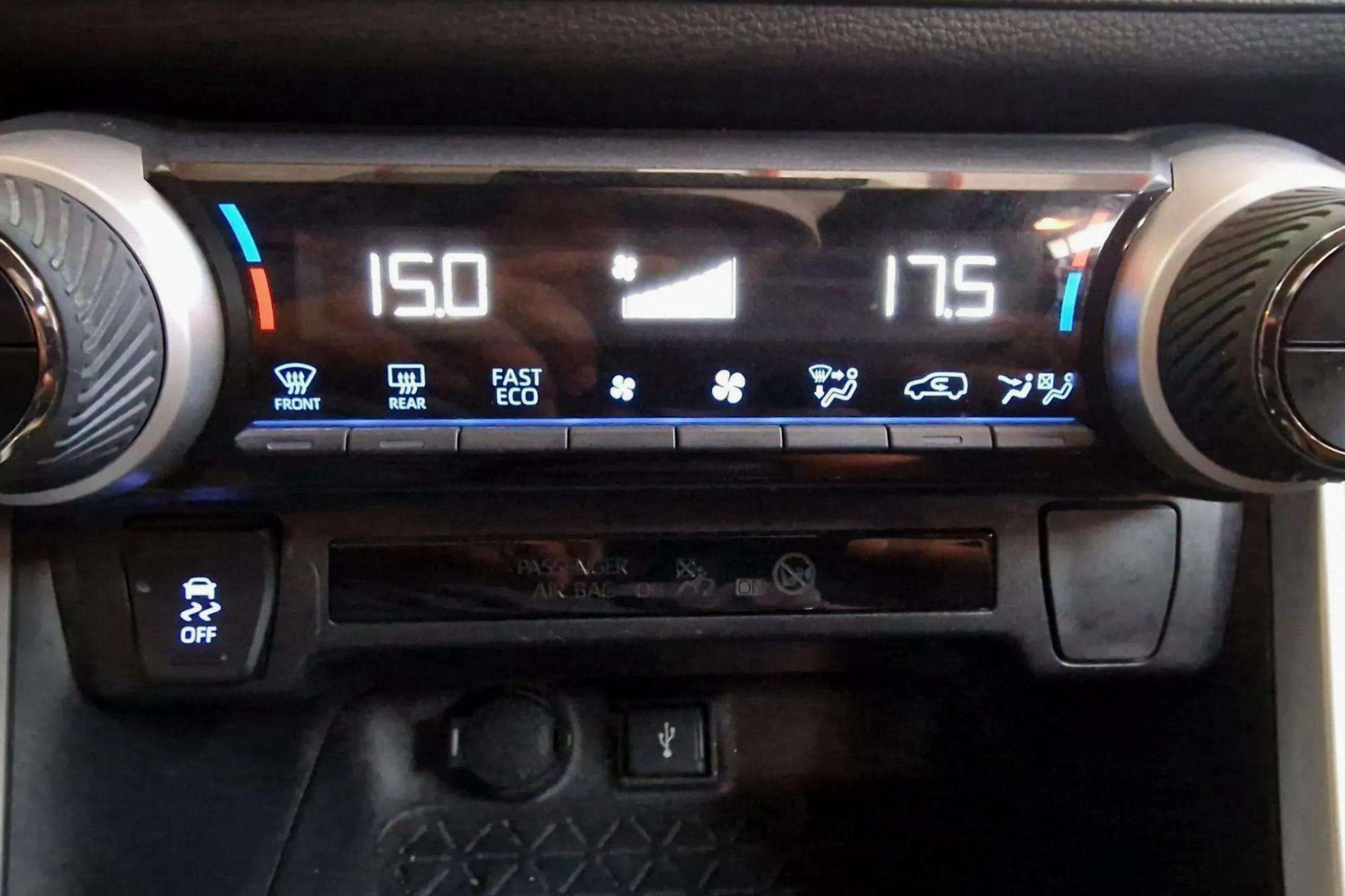 Toyota RAV4 2.5l 220H Advance 4WD - foto 24