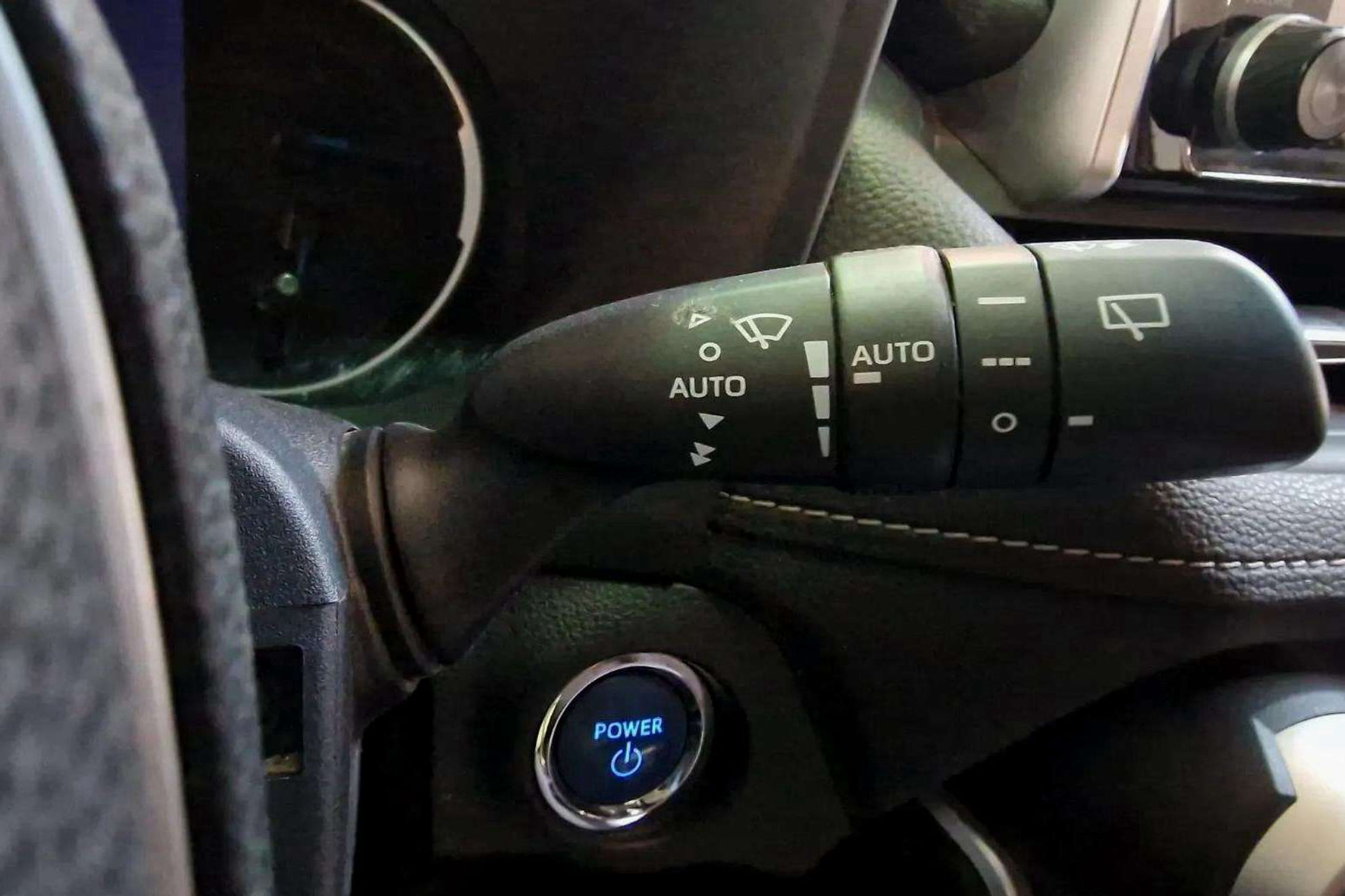 Toyota RAV4 2.5l 220H Advance 4WD - foto 18