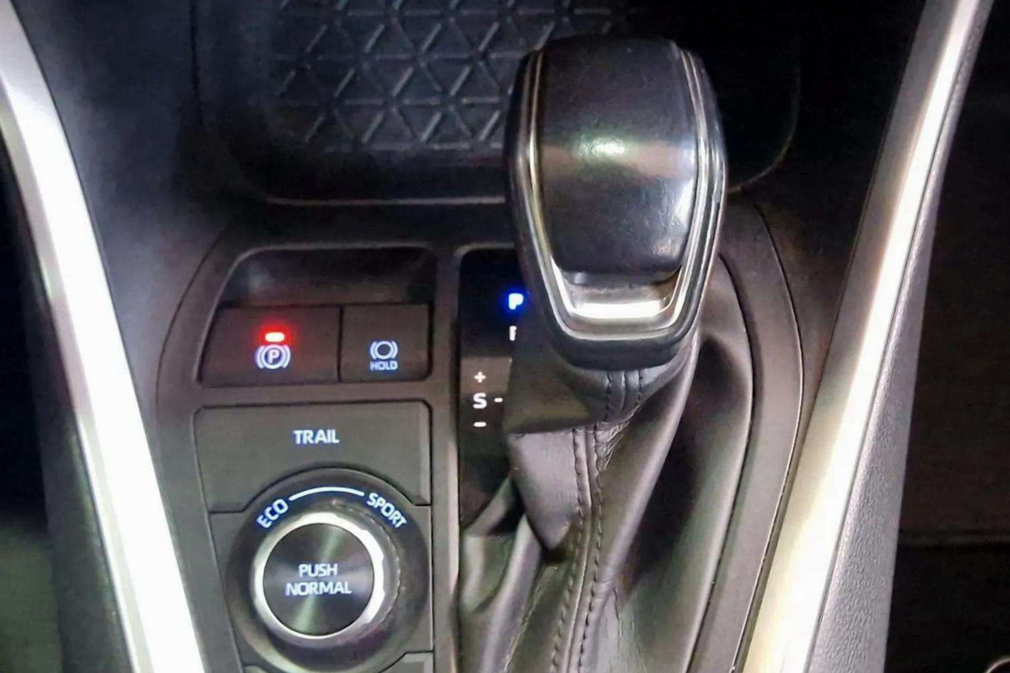 Toyota RAV4 2.5l 220H Advance 4WD - foto 25