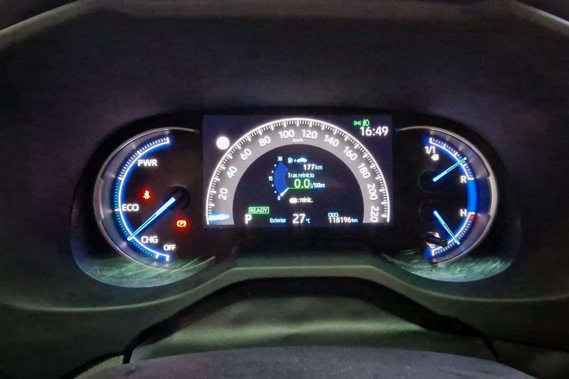 Toyota RAV4 2.5l 220H Advance 4WD - foto 21
