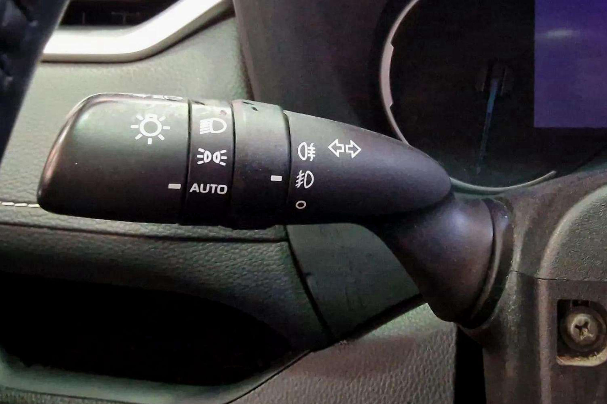 Toyota RAV4 2.5l 220H Advance 4WD - foto 17