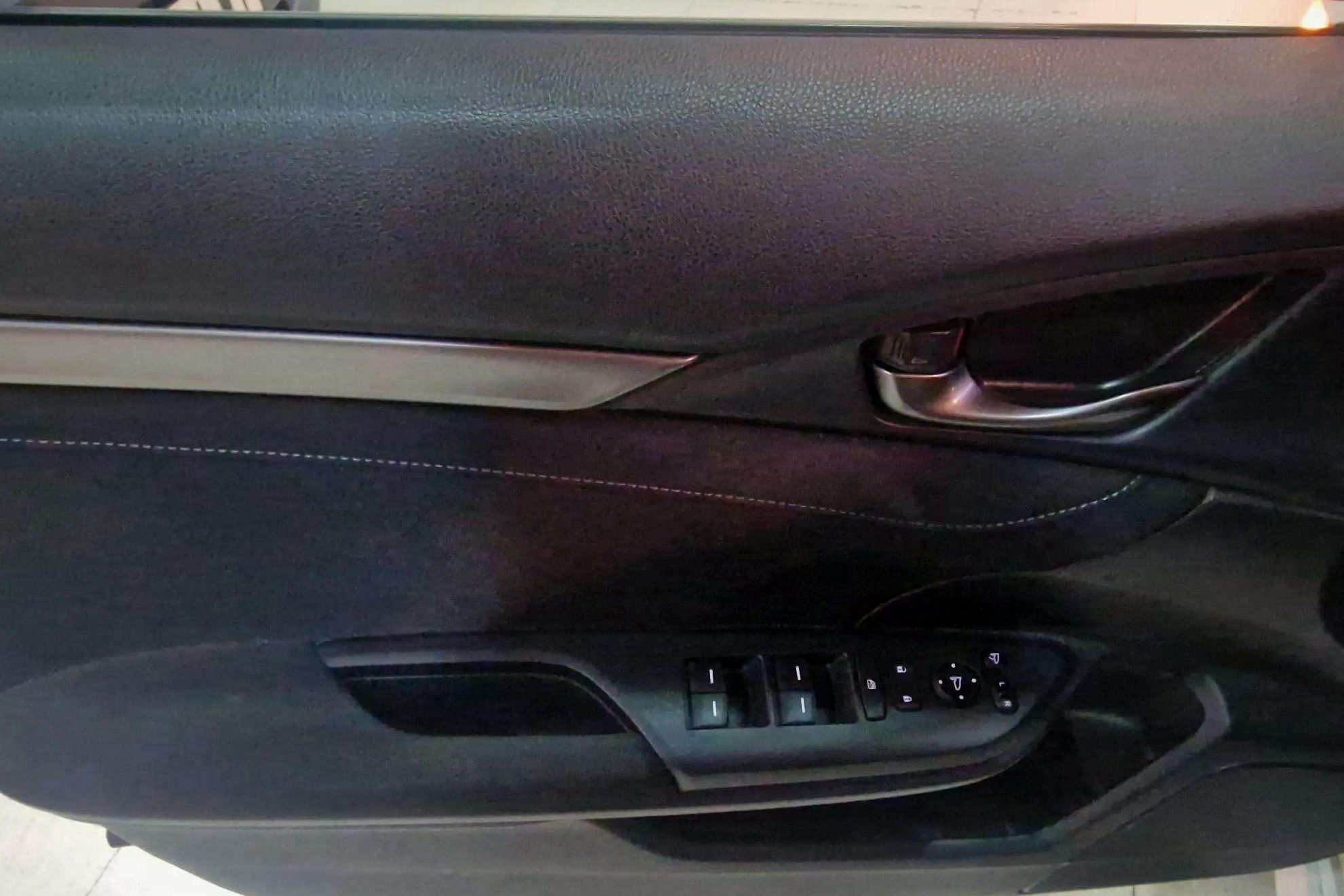 Honda Civic 1.0 I-VTEC Turbo CVT Comfort - foto 11